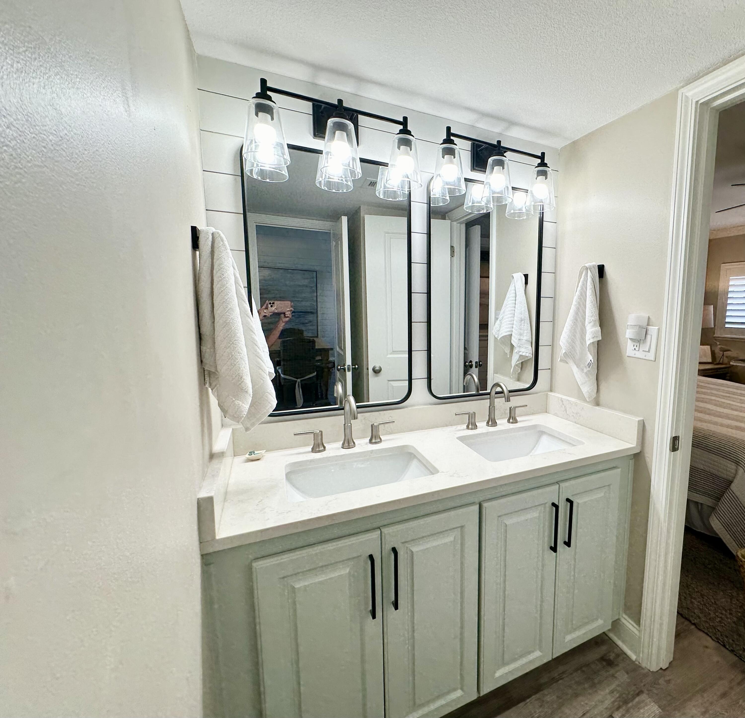 BEACH HOUSE CONDO - Residential