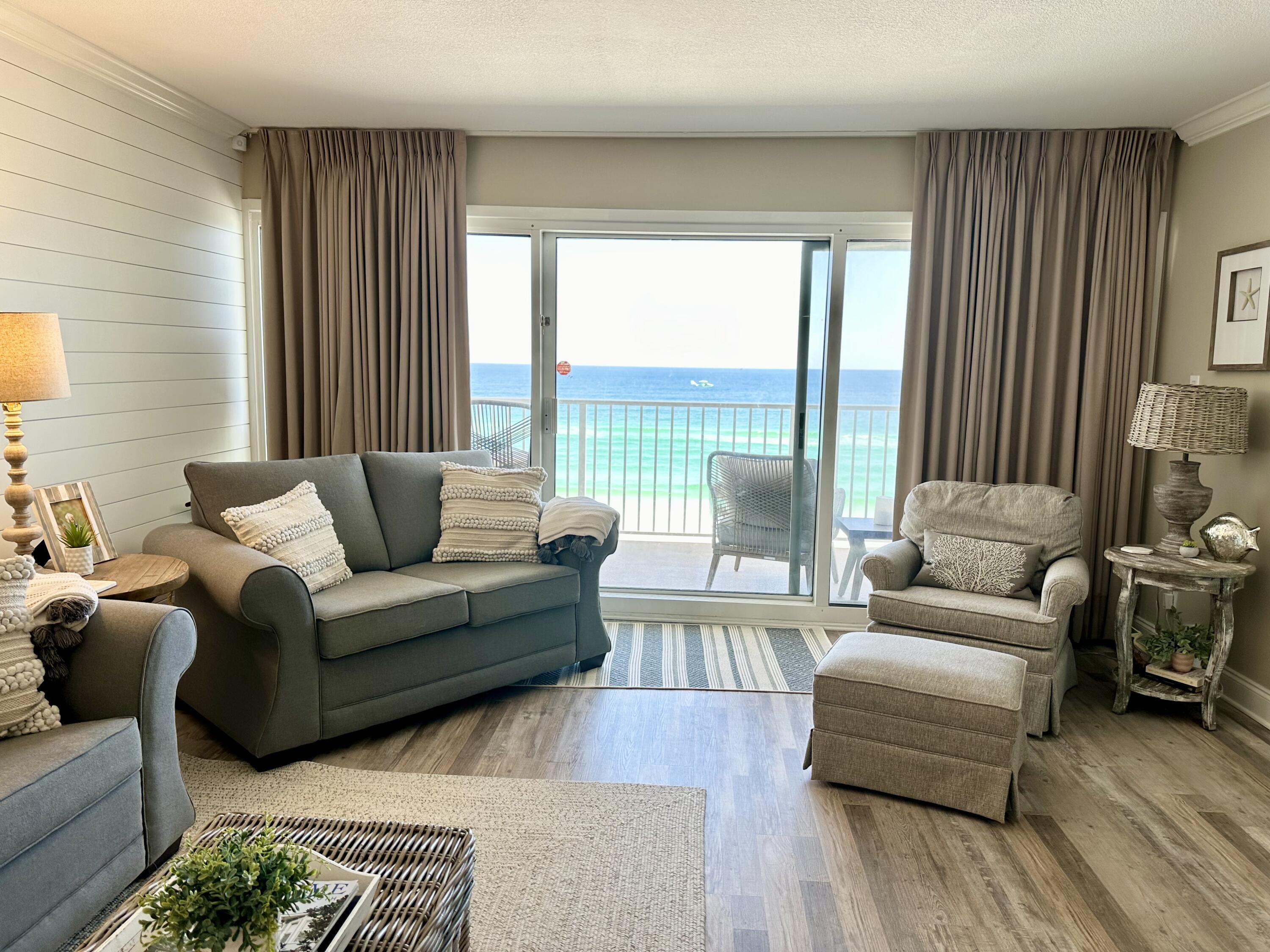 BEACH HOUSE CONDO - Residential