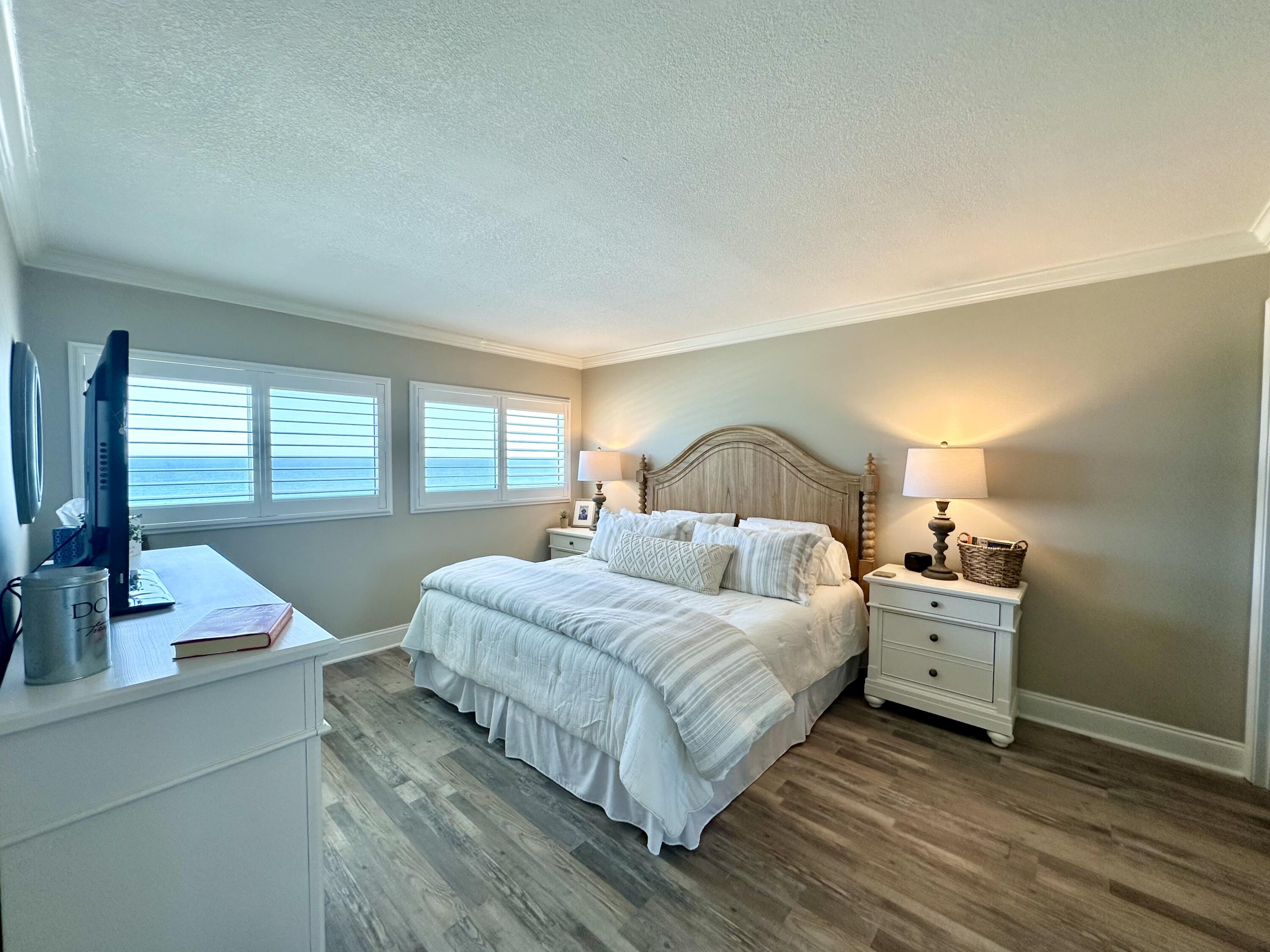 BEACH HOUSE CONDO - Residential