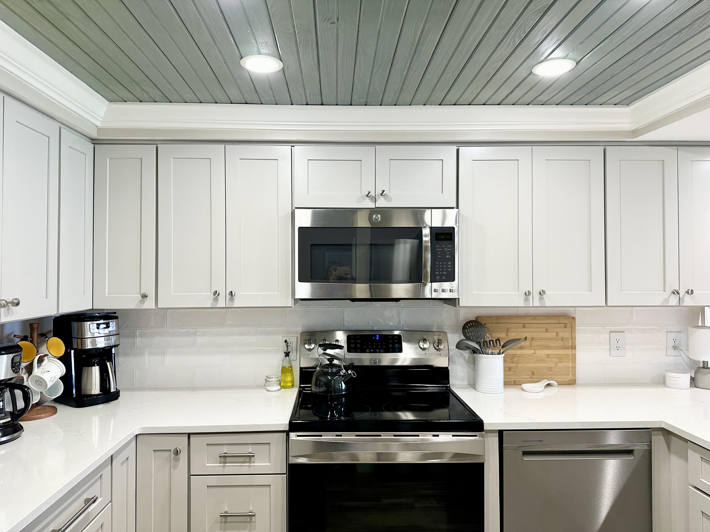 BEACH HOUSE CONDO - Residential