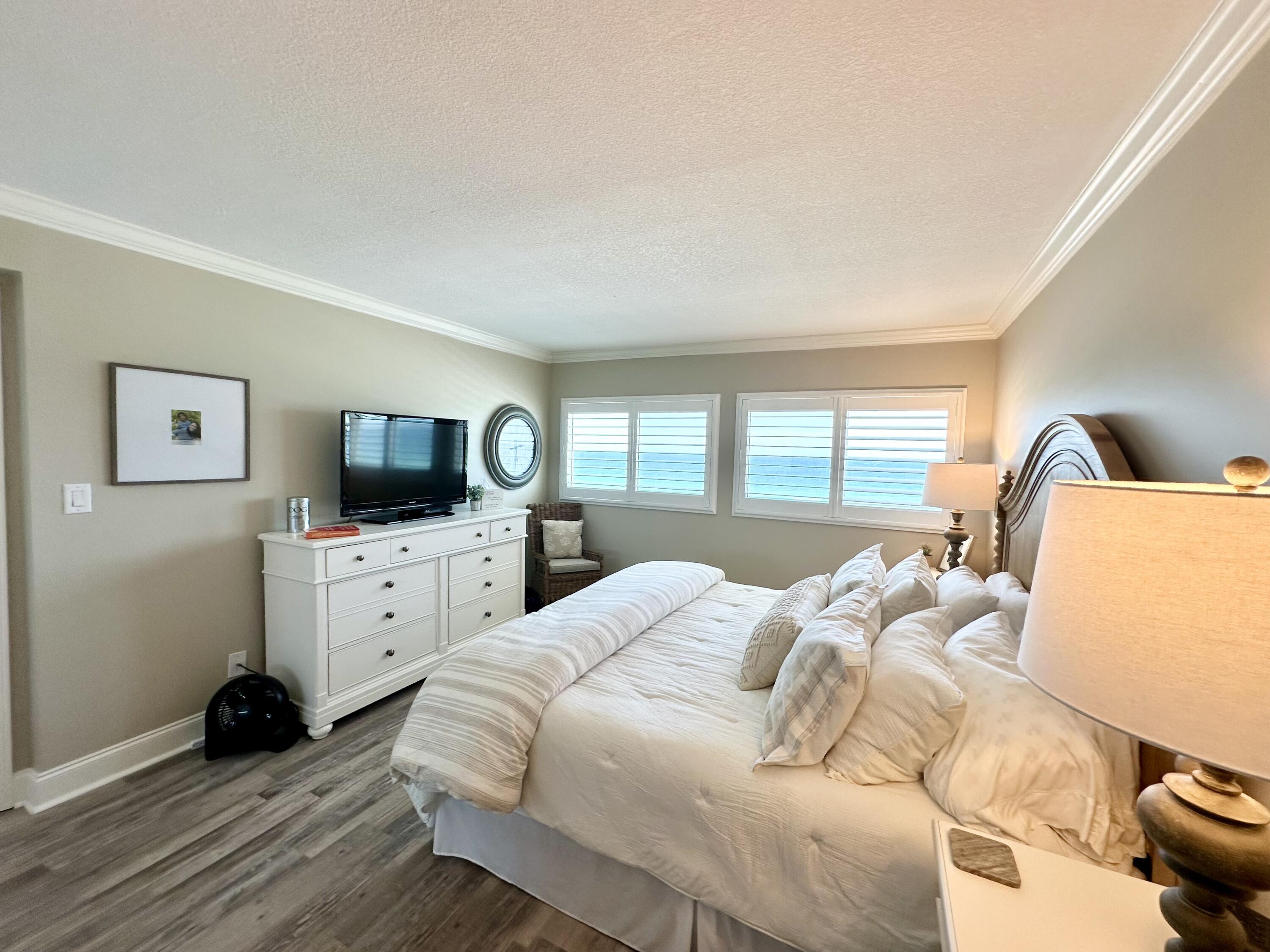 BEACH HOUSE CONDO - Residential