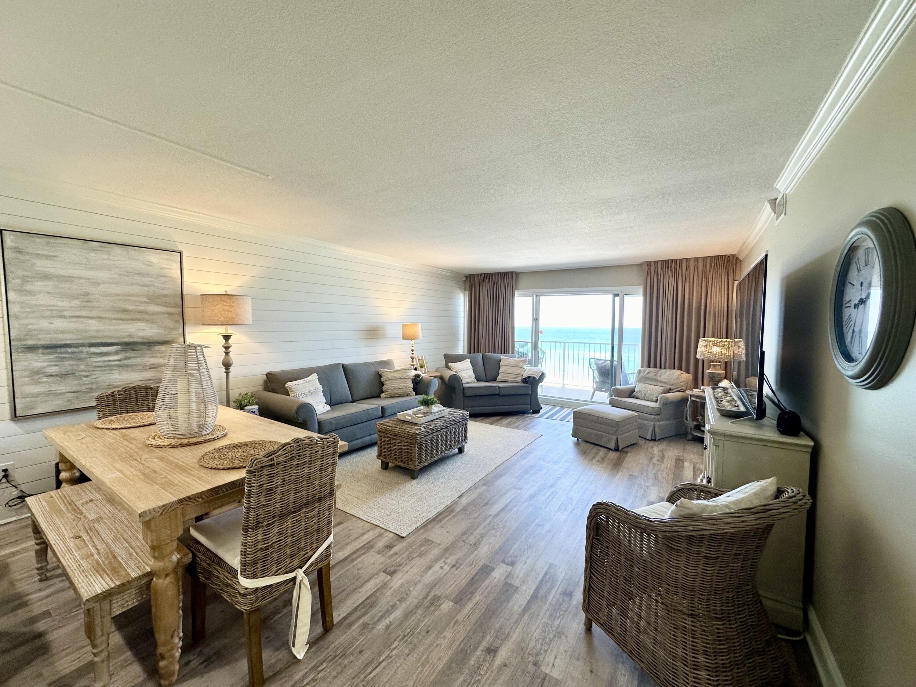 BEACH HOUSE CONDO - Residential