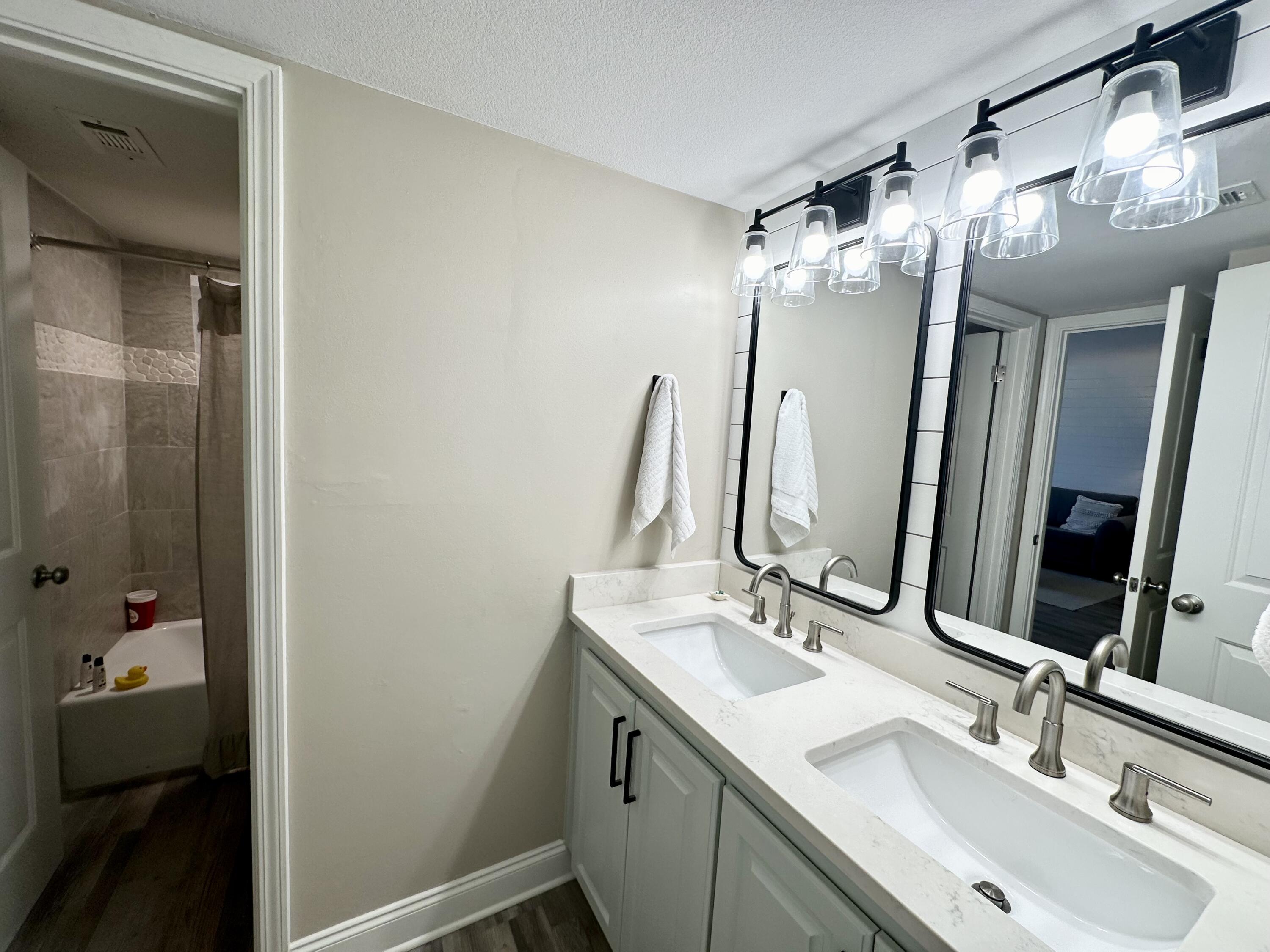 BEACH HOUSE CONDO - Residential