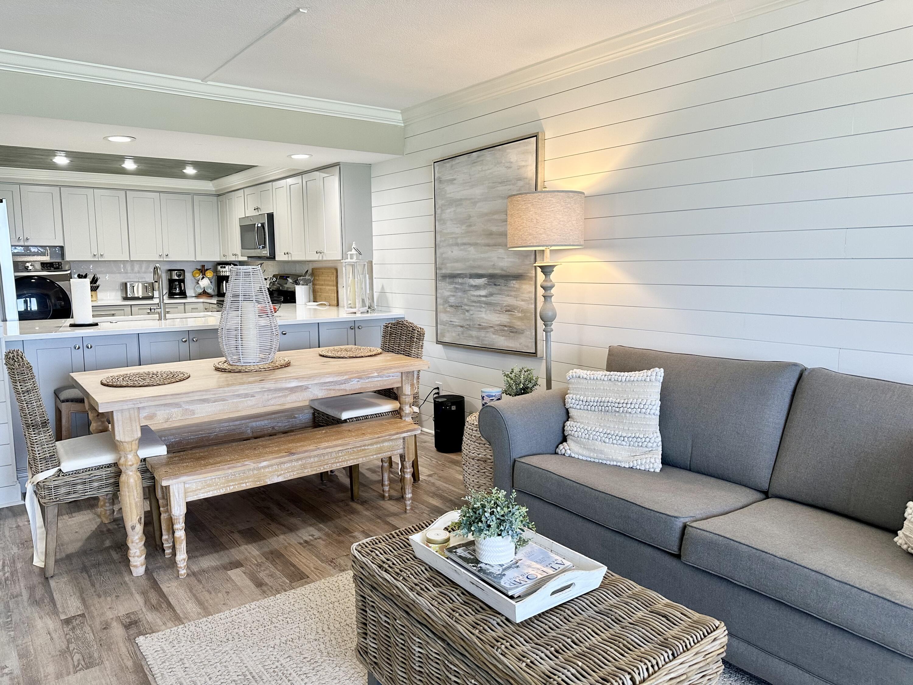 BEACH HOUSE CONDO - Residential