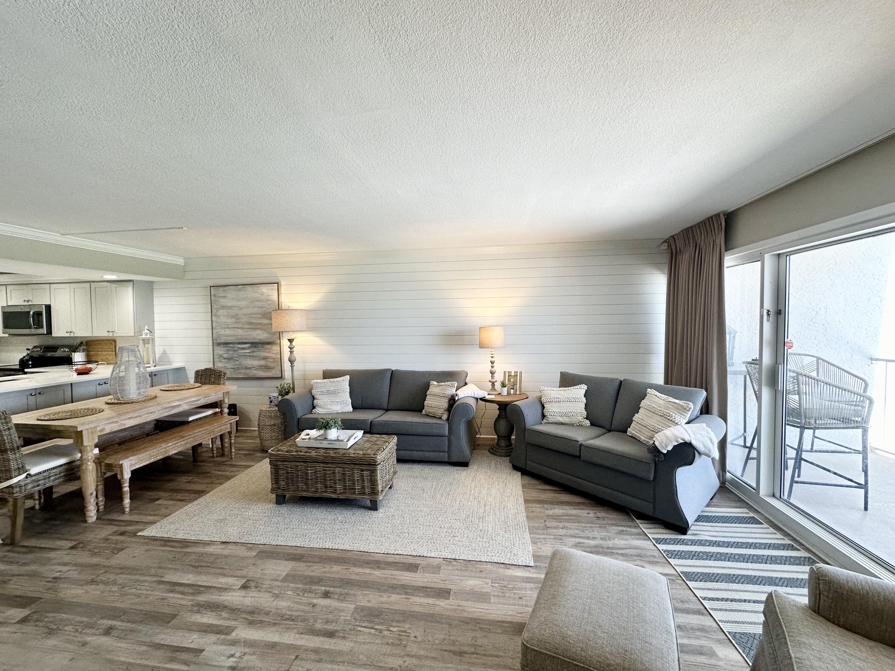 BEACH HOUSE CONDO - Residential