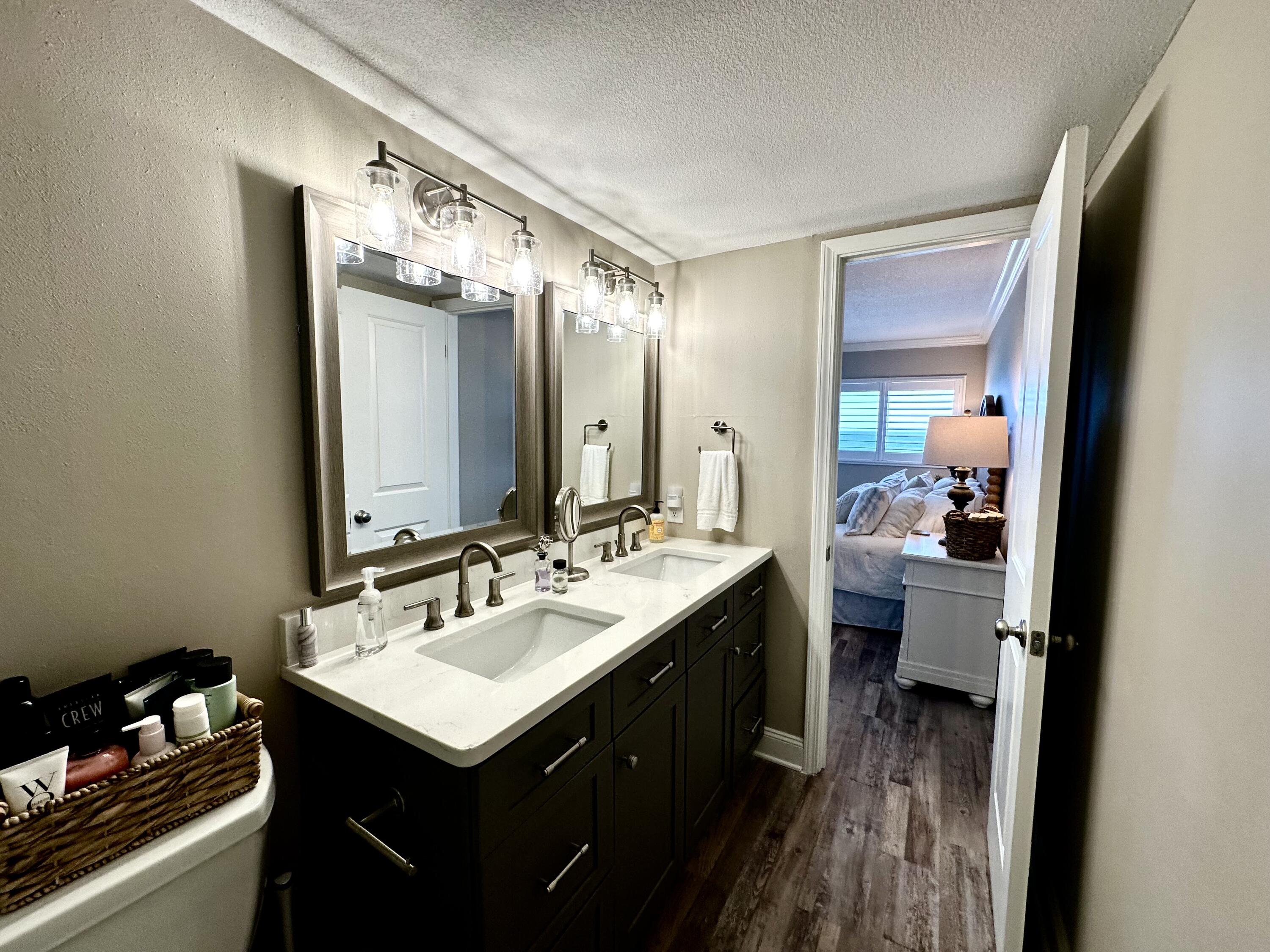 BEACH HOUSE CONDO - Residential