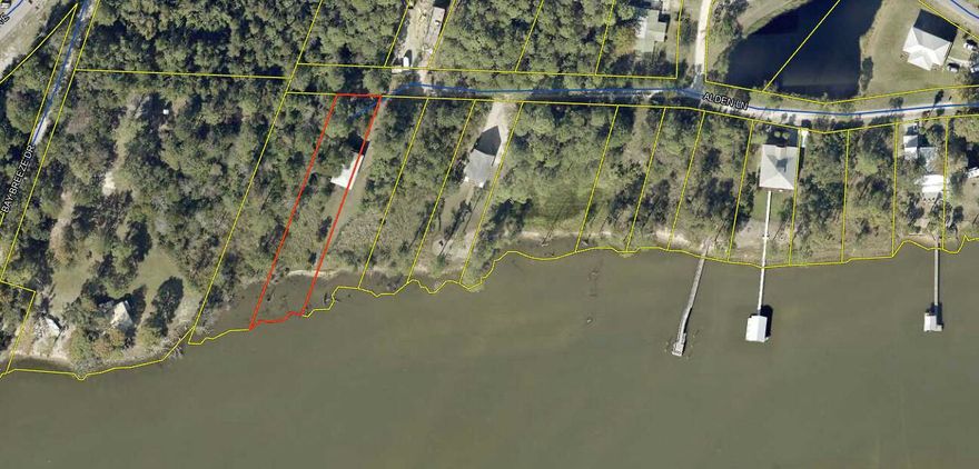 Beautiful Bayfront living at its finest! Sit on the back deck, and watch the bald eagles and dolphins along with all the other marine life! It doesn't get any better than this! This two bedroom Florida cottage sits right on the Choctawhatchee Bay. From the water's edge of your property, you can see both sunrise and sunset and do a little fishing. This is an incredible place on the water to utilize until you build your dream Bayfront home!  Don't let this opportunity pass you by!