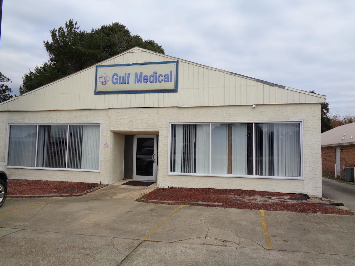 Highly visible, commercial space available with Office & Warehouse space. Convenient location close to Eglin AFB, FWB Hospital and schools nearby.***Buyer is responsible for personally verifying details about this property. Any information contained in this listing is believed to be accurate but is not guaranteed.***