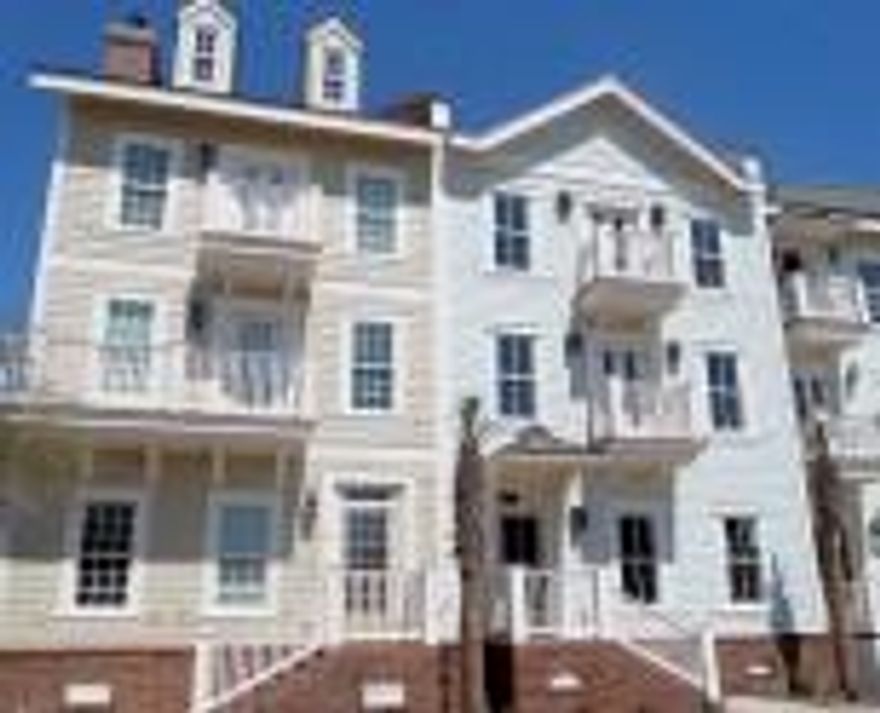 PROMINENCE LUXURY TOWNHOME PLUS CARRIAGE HOUSE!! TRULY ONE OF A KIND. TAKE YOUR OWN PRIVATE ELEVATOR FROM LEVEL TO LEVEL! THIS BRIGHT AND OPEN FLOOR PLAN BOASTS TRAVERTINE ON THE MAIN FLOOR WITH GORGEOUS KITCHEN! WOOD FLOORING THROUGHOUT MASTER BEDROOM,STAIRS AND UPPER LEVEL COMMON AREAS! PART OF THE CHARM LIES IN THE SPACIOUS COURTYARD SET BETWEEN MAIN LEVEL AND THE GARAGE. MOTHER-IN-LAW IN TOWN? THE CARRIAGE HOUSE IS PERFECT FOR GUESTS!THIS HOME LENDS ITSELF TO A VERY COASTAL FEEL!