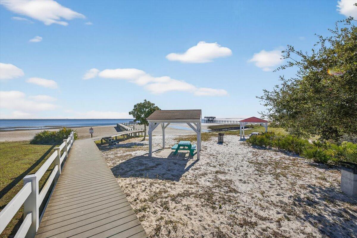 LIGHTHOUSE POINTE - Residential