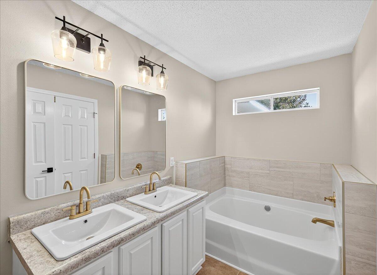 LIGHTHOUSE POINTE - Residential