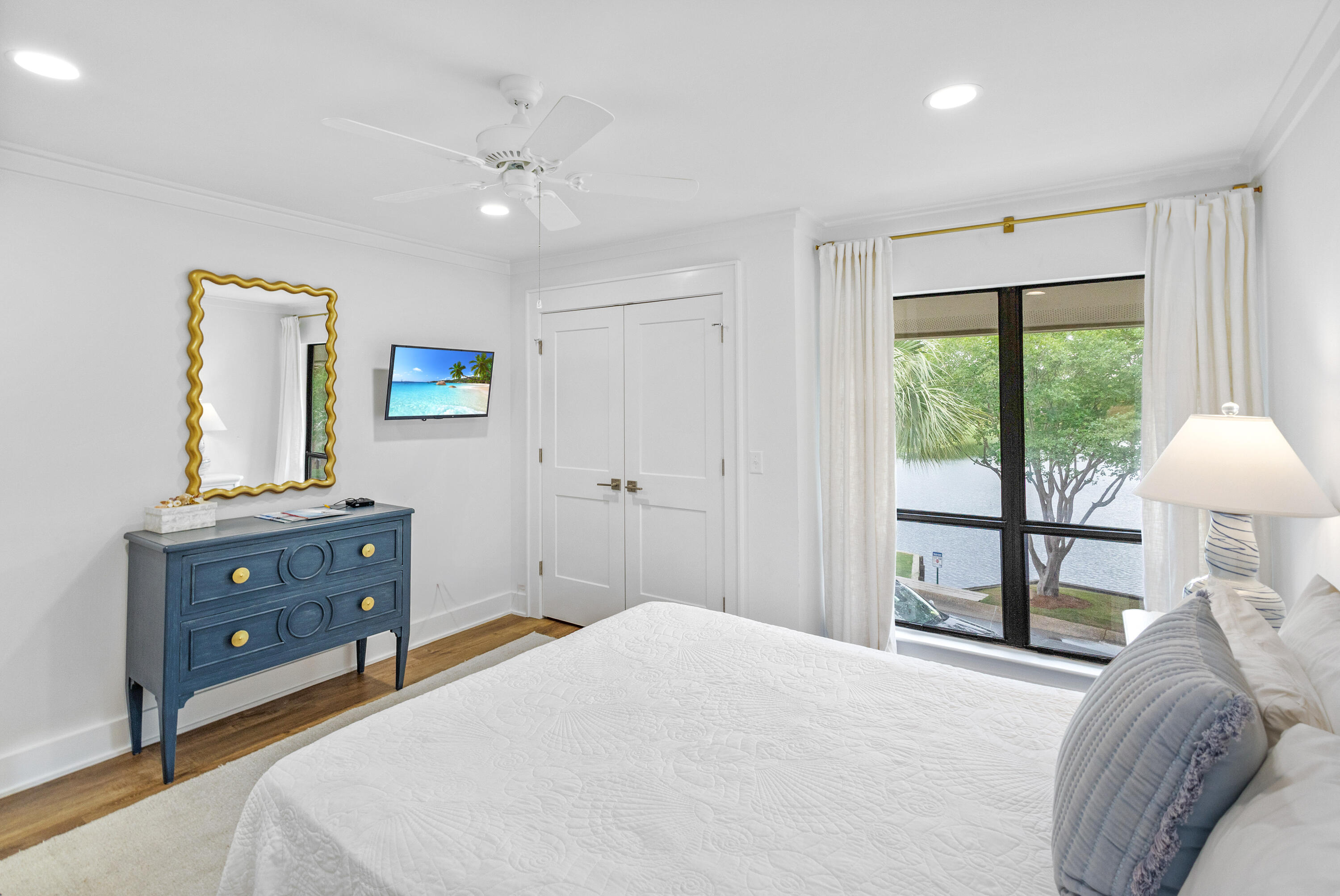 HARBOUR POINT CONDO - Residential