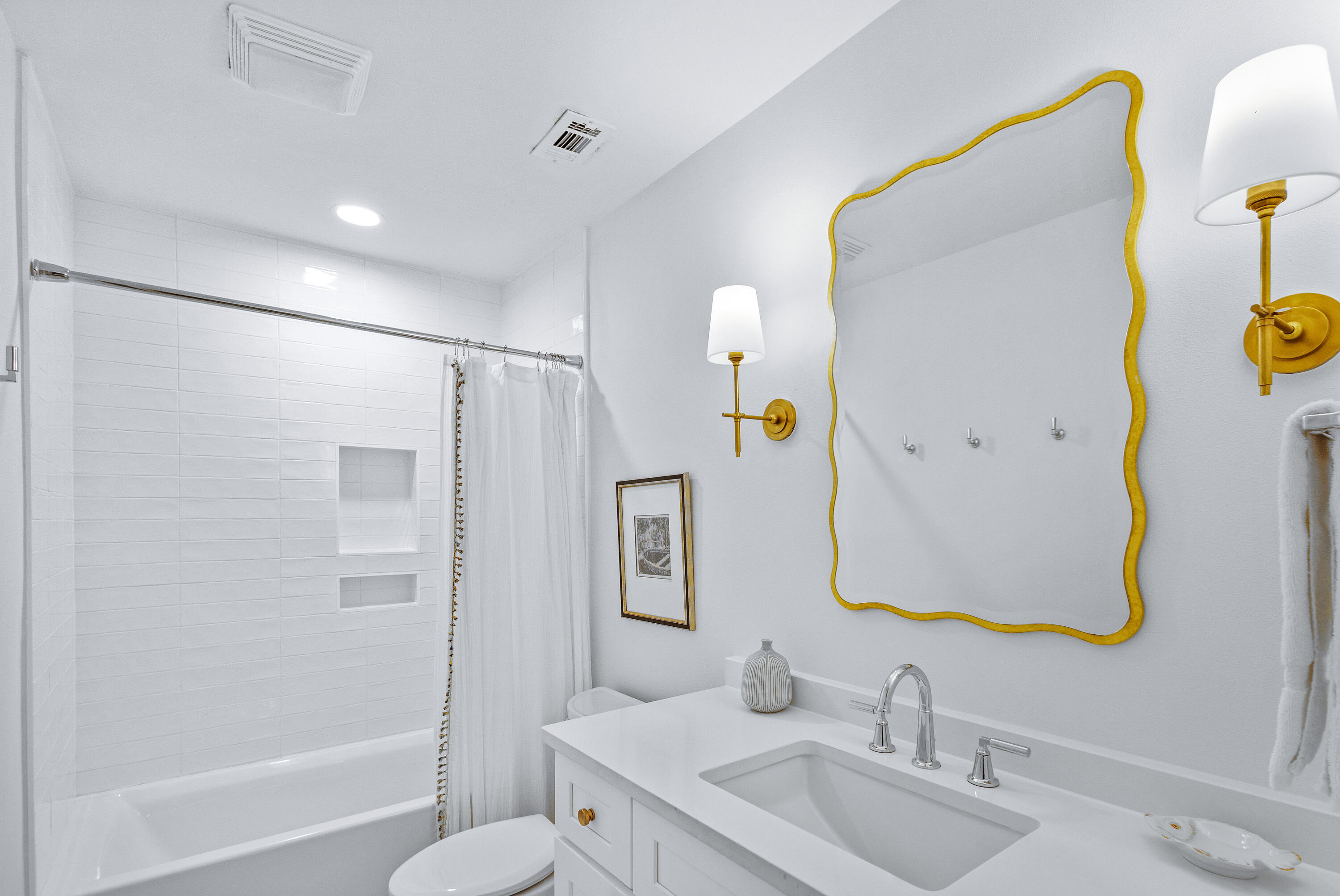 HARBOUR POINT CONDO - Residential