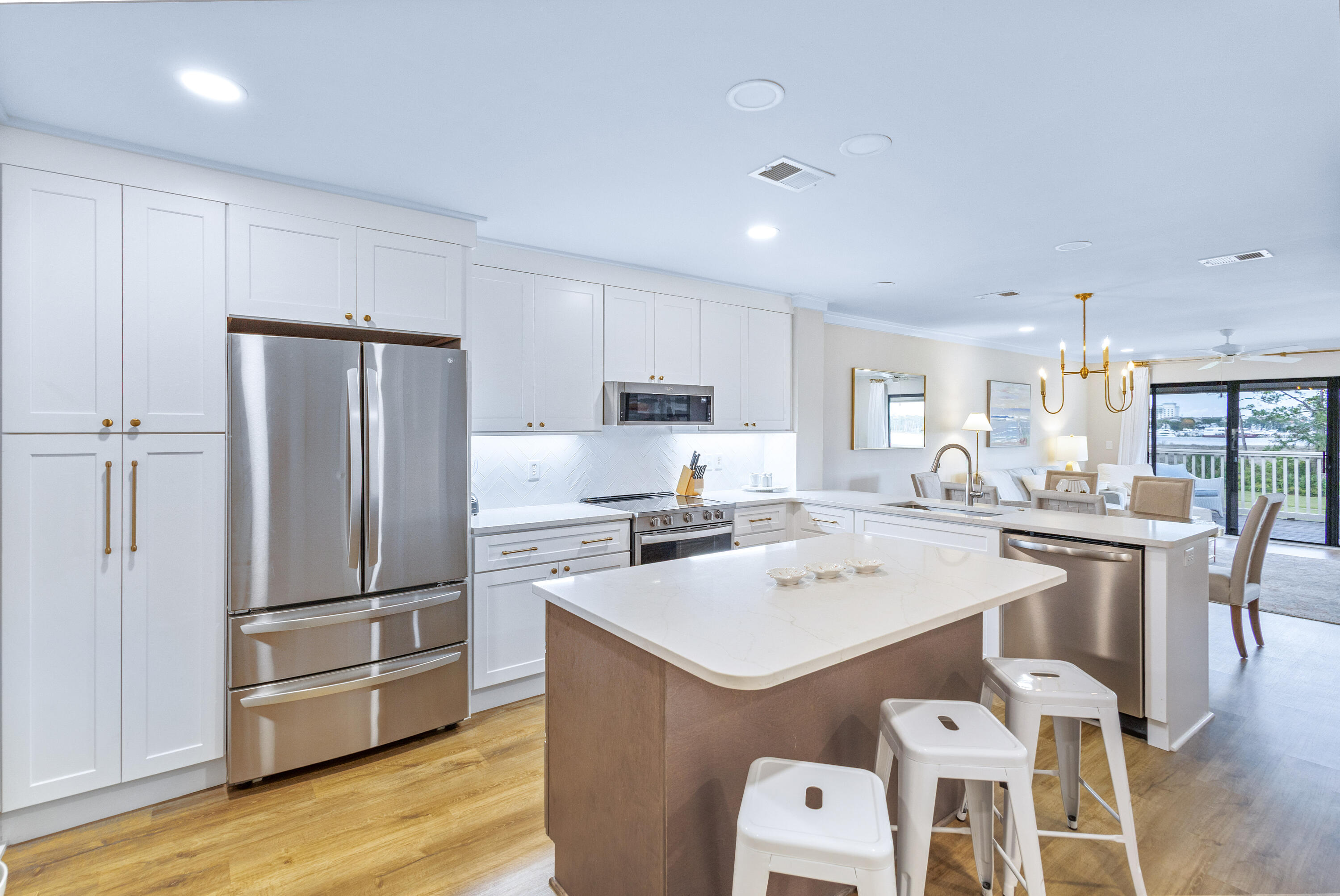 HARBOUR POINT CONDO - Residential