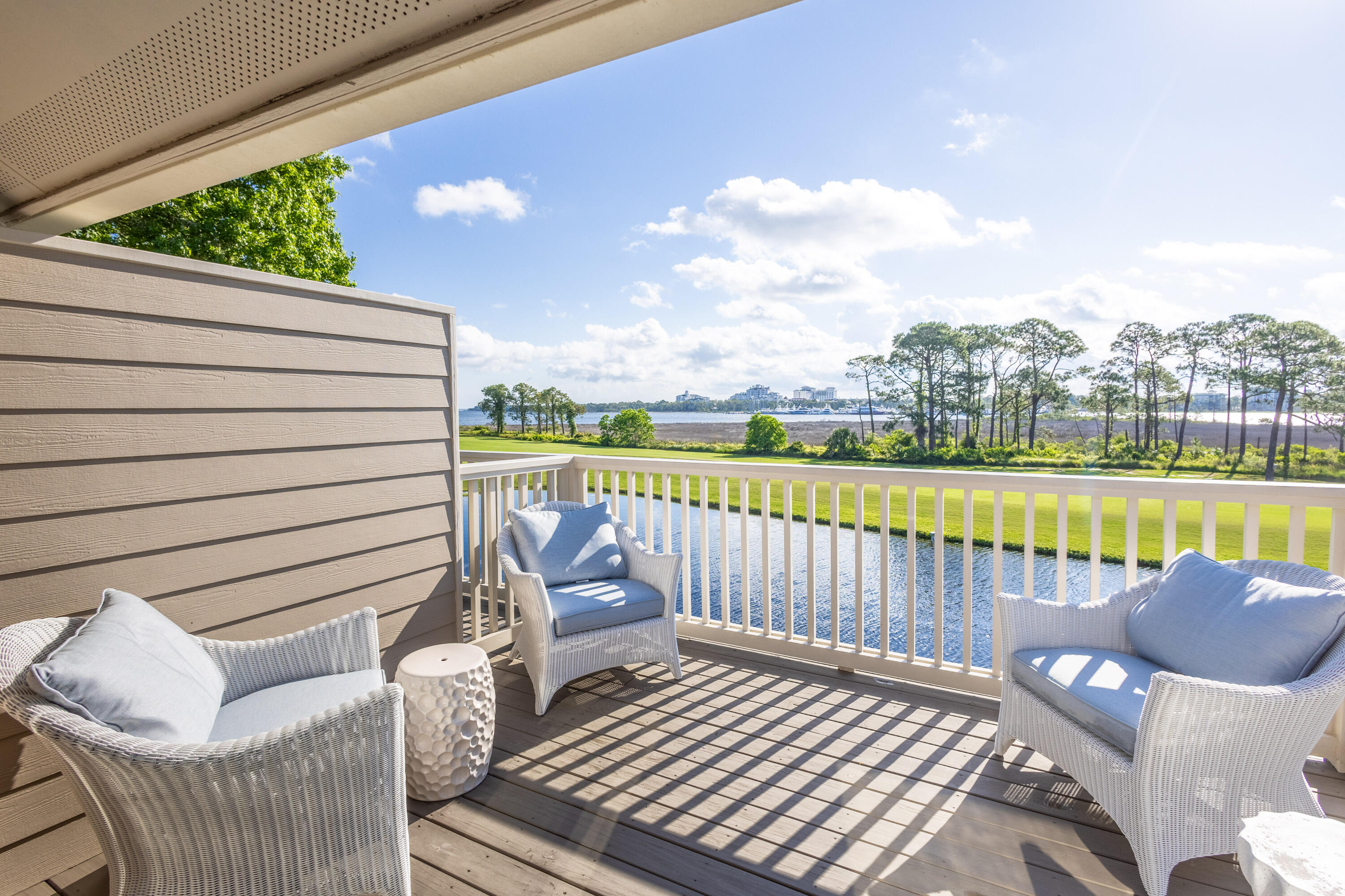 HARBOUR POINT CONDO - Residential