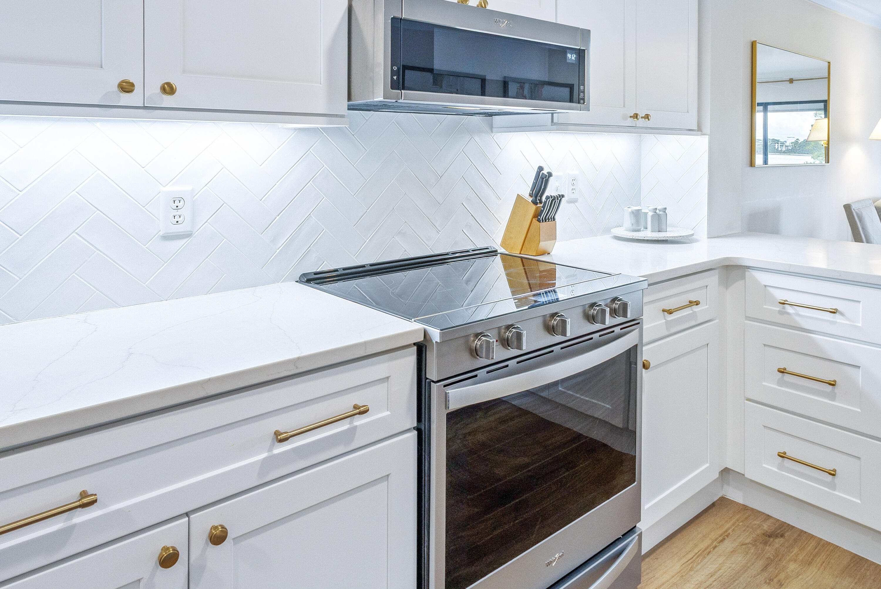 HARBOUR POINT CONDO - Residential