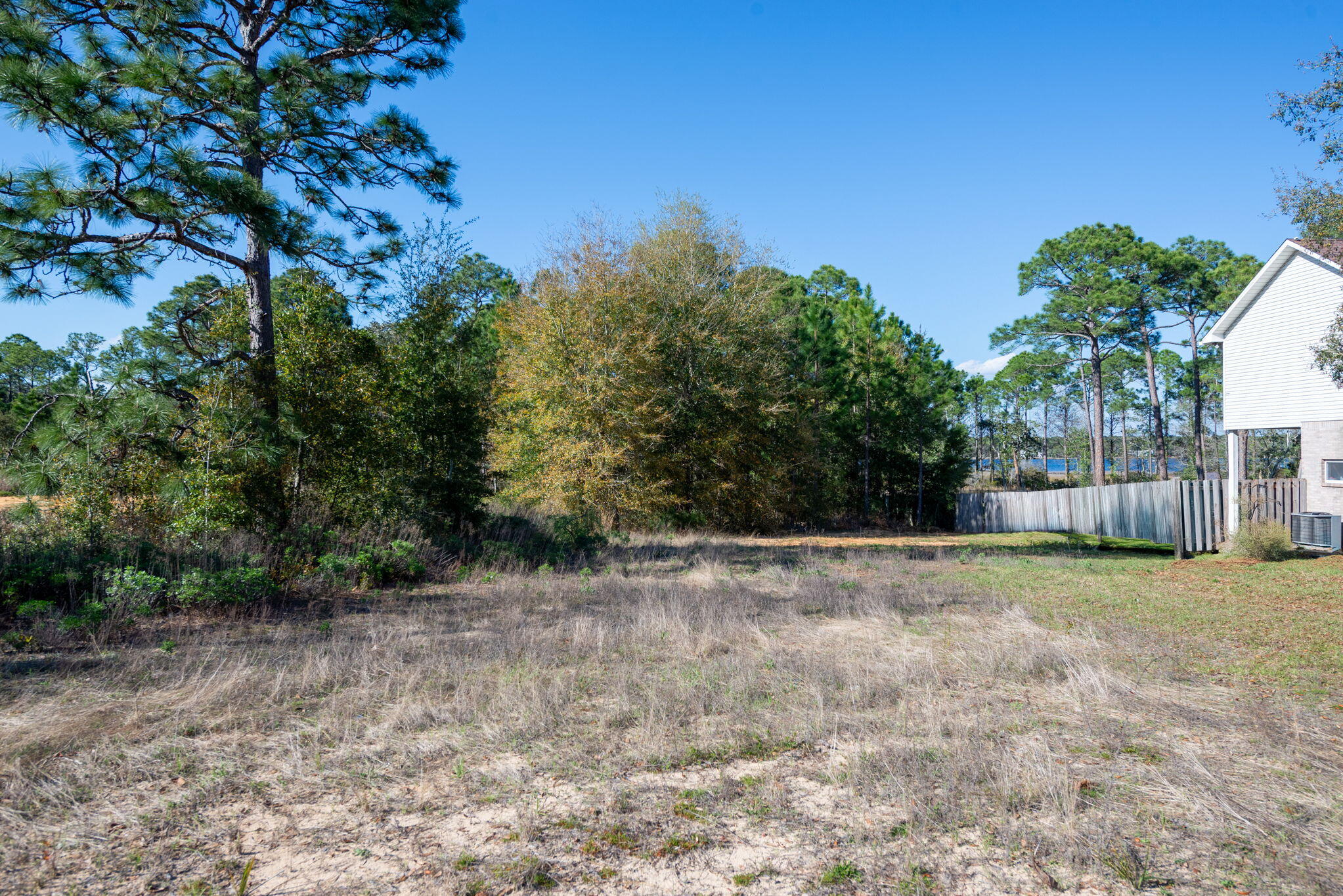 COUNTRY BREEZE ESTATES - Land