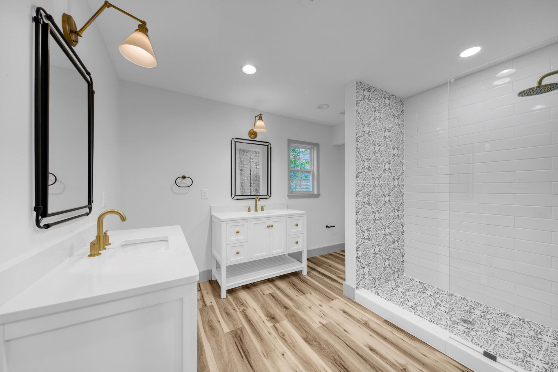 CAROL ANNE MANOR - Residential