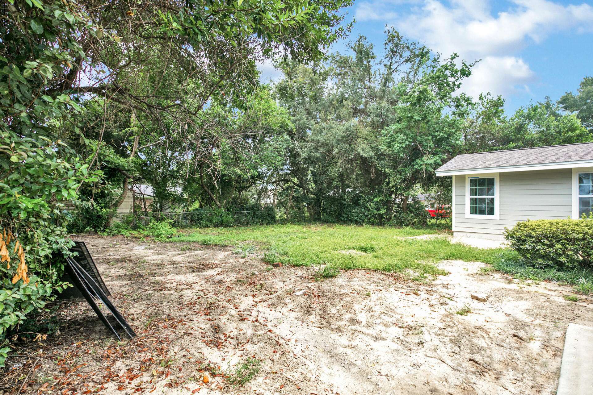 CAROL ANNE MANOR - Residential