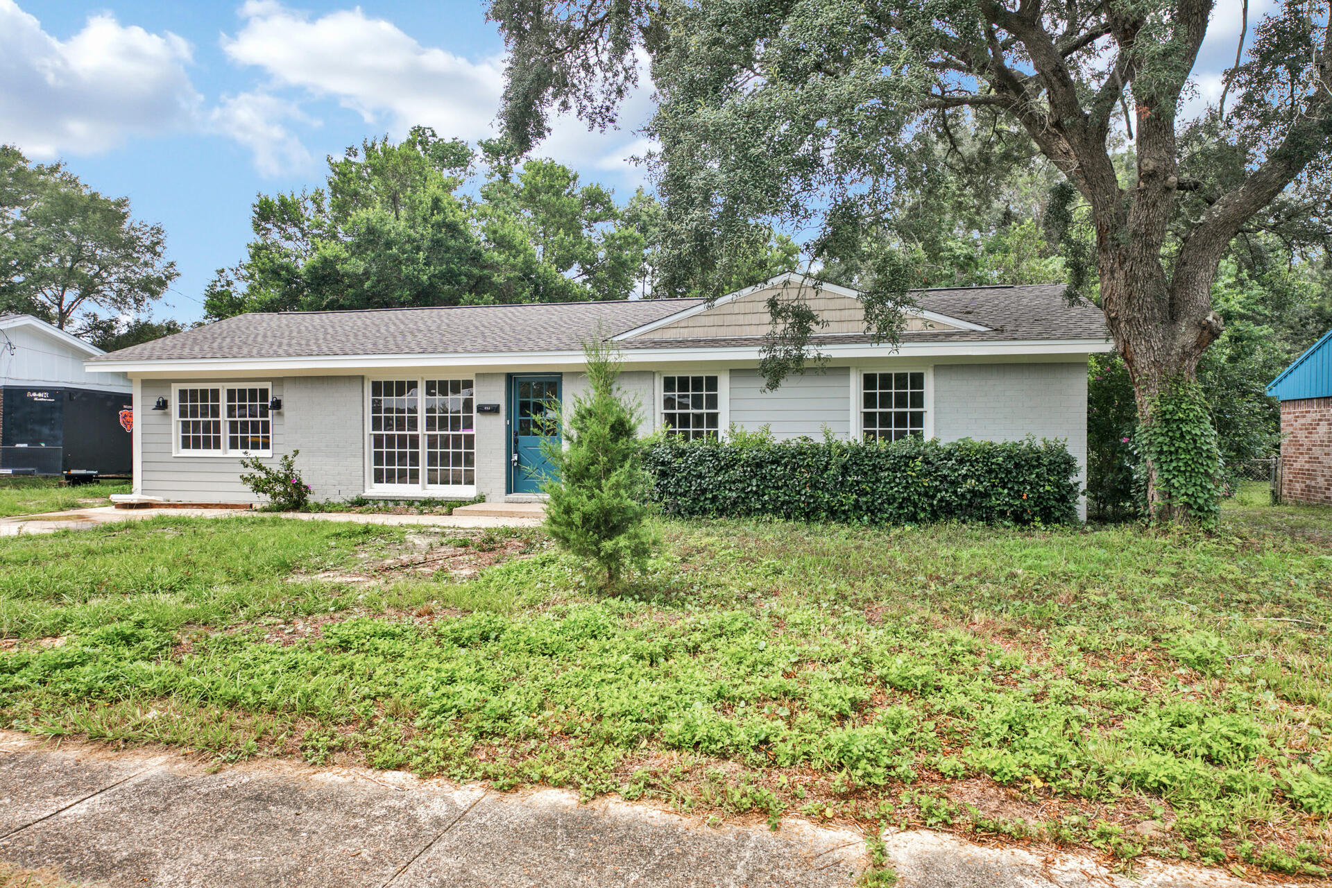 CAROL ANNE MANOR - Residential