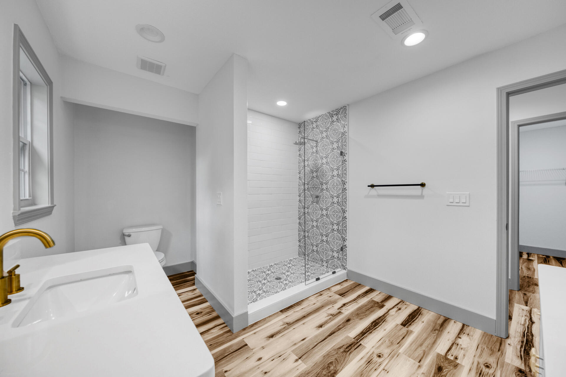 CAROL ANNE MANOR - Residential