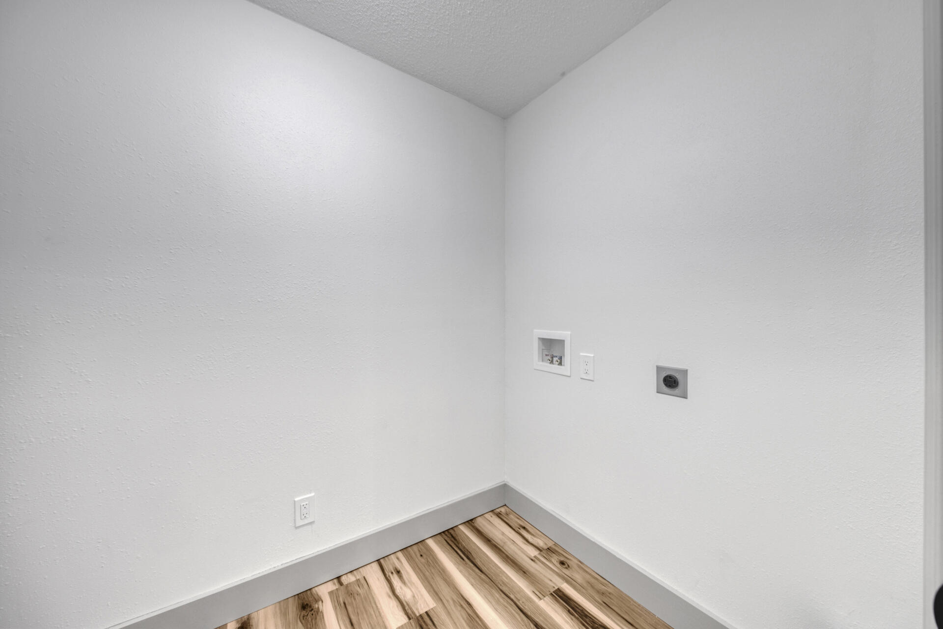 CAROL ANNE MANOR - Residential