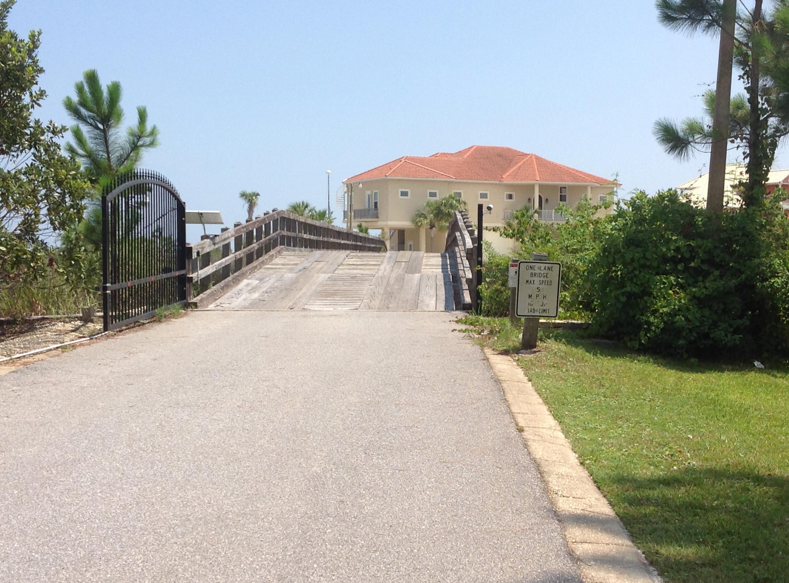 BISCAYNE POINTE - Land