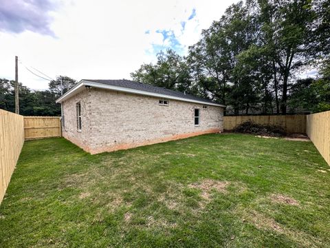 A home in DeFuniak Springs