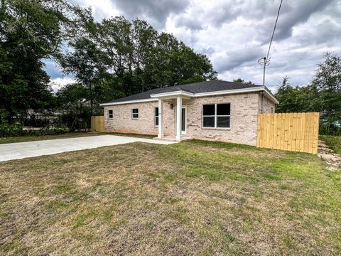 A home in DeFuniak Springs