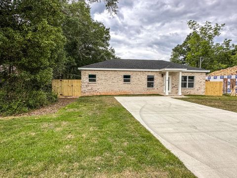 A home in DeFuniak Springs