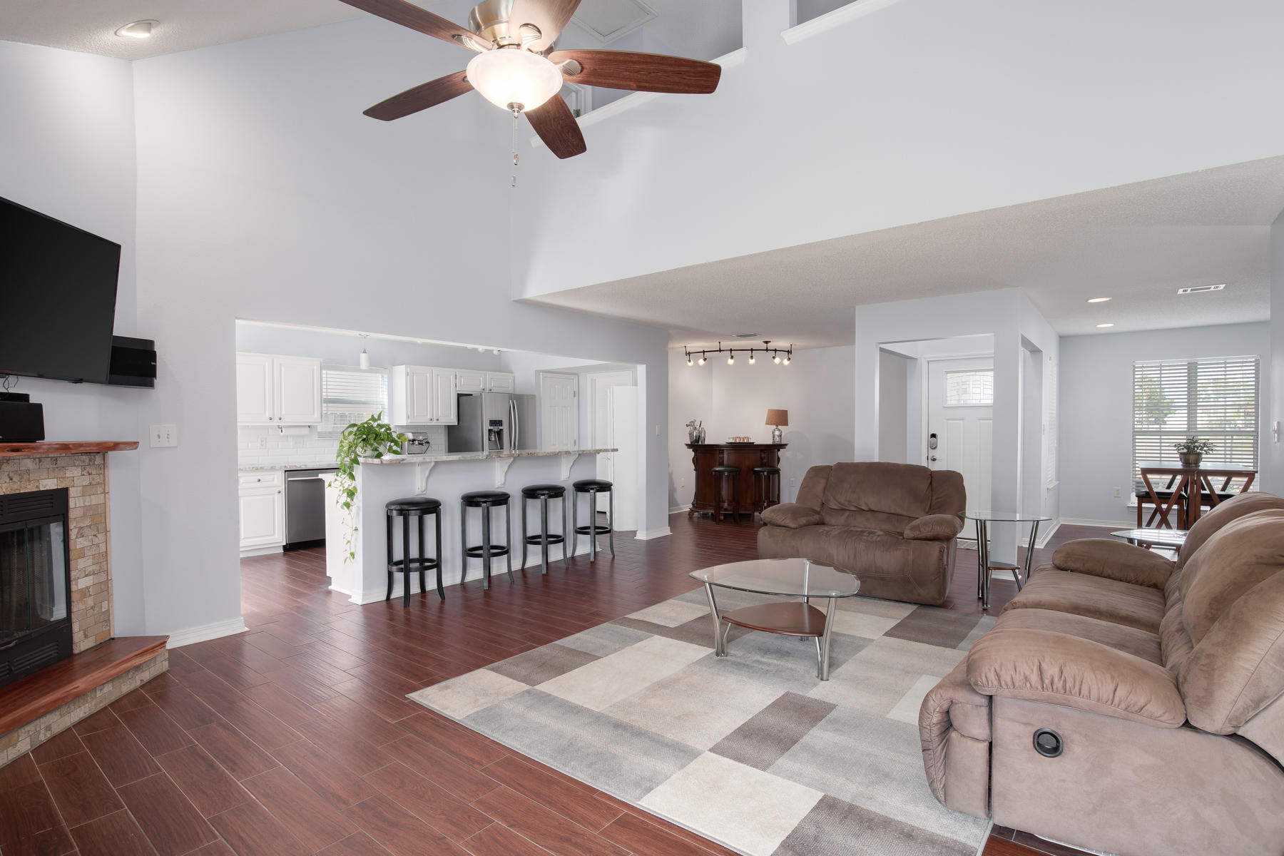 MALIBU GARDENS - Residential