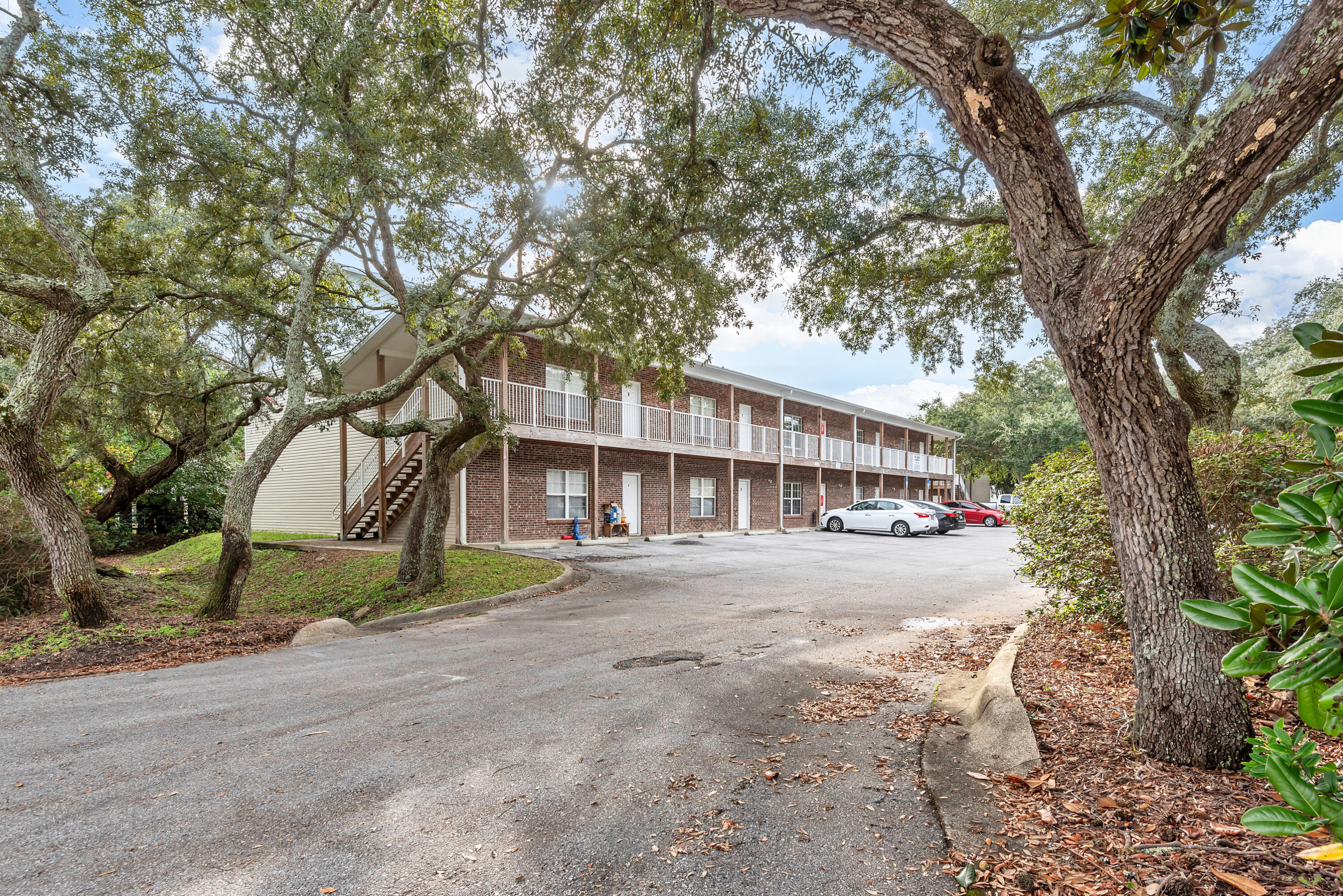 SOUTHERN APARTMENTS - Residential Lease