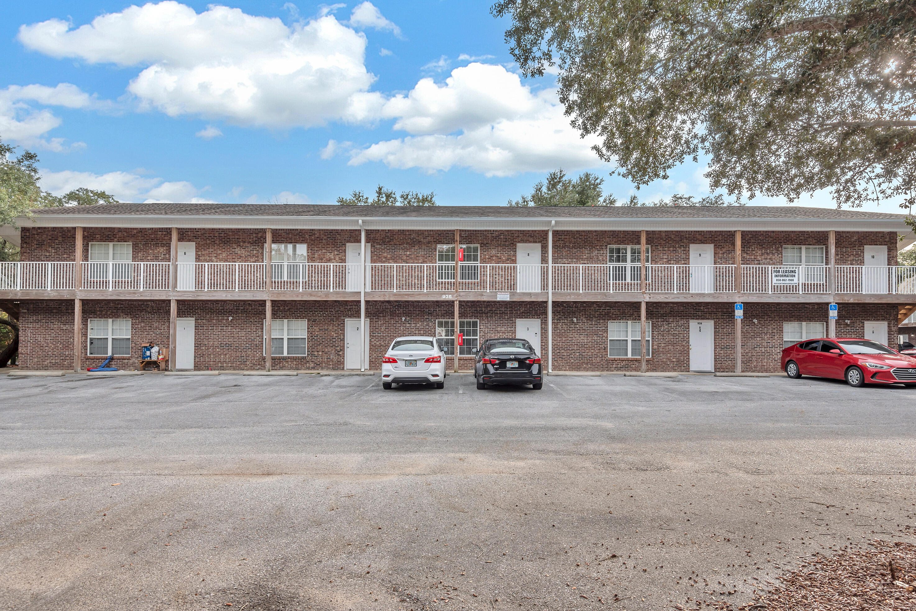 Centrally located Fort Walton Beach complex with a Washer and dryer hook-up! Conveniently located, this complex is close to everything - shopping, both bases, Fort Walton Beach Medical Center, restaurants, schools, and daycare centers. 2 bedrooms and 2 full baths. The kitchen area includes refrigerator, oven, range, and dishwasher. No smoking. No Pets. Easy application process, come and apply today.