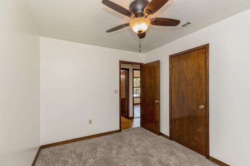 SHOAL CREEK MANOR WEST - Residential