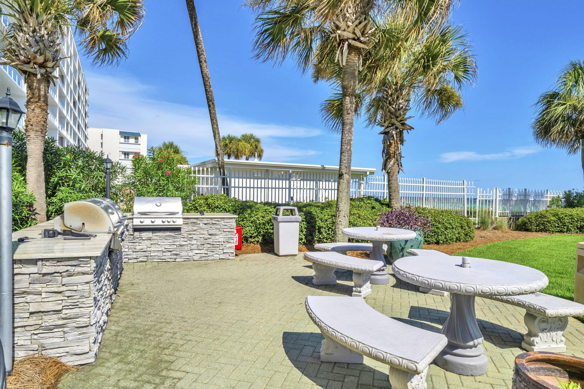 SILVER BEACH TOWERS - Residential