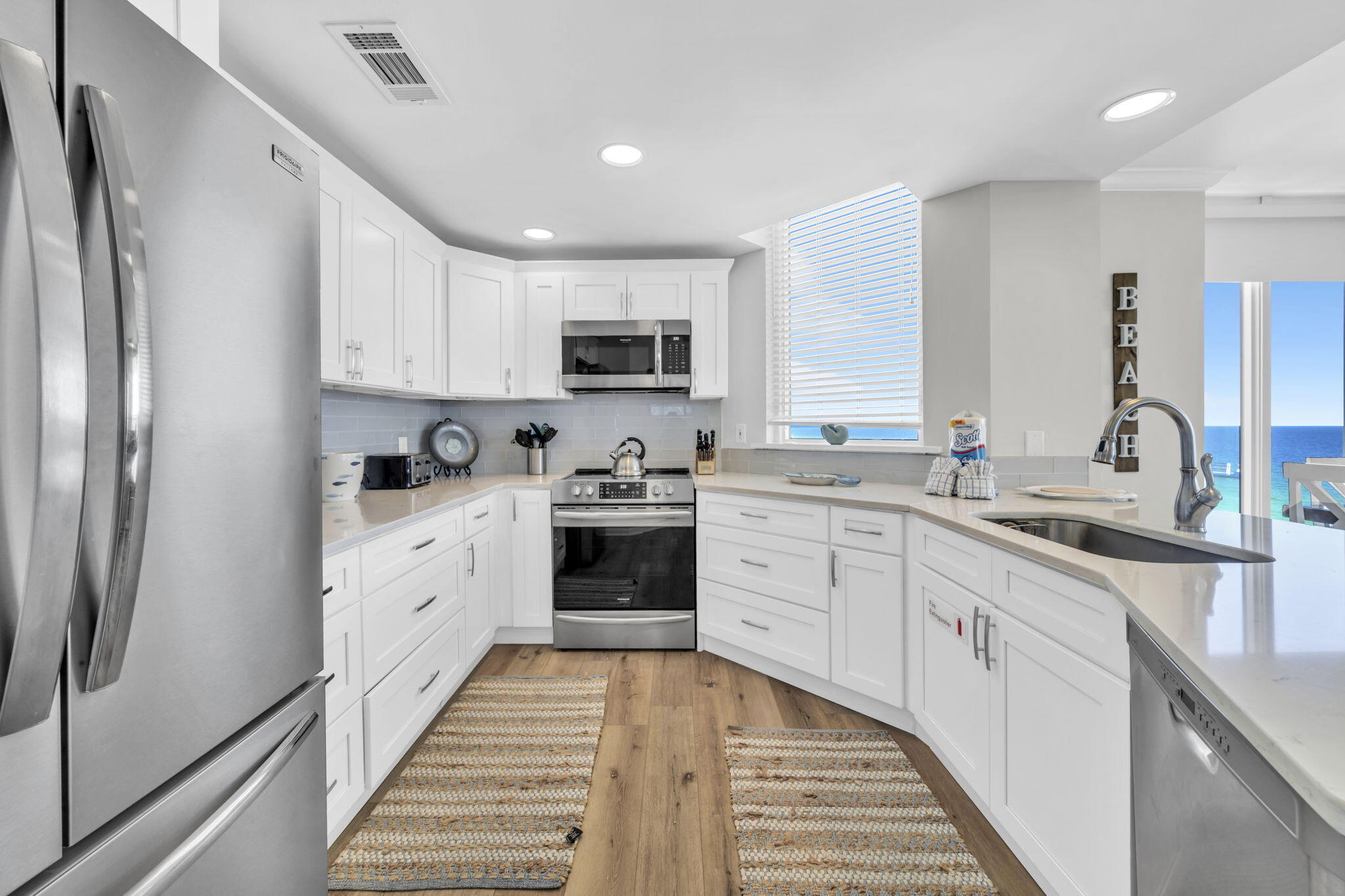 SILVER BEACH TOWERS - Residential
