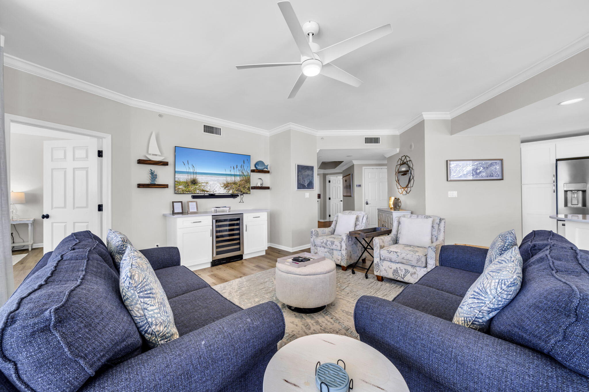 SILVER BEACH TOWERS - Residential