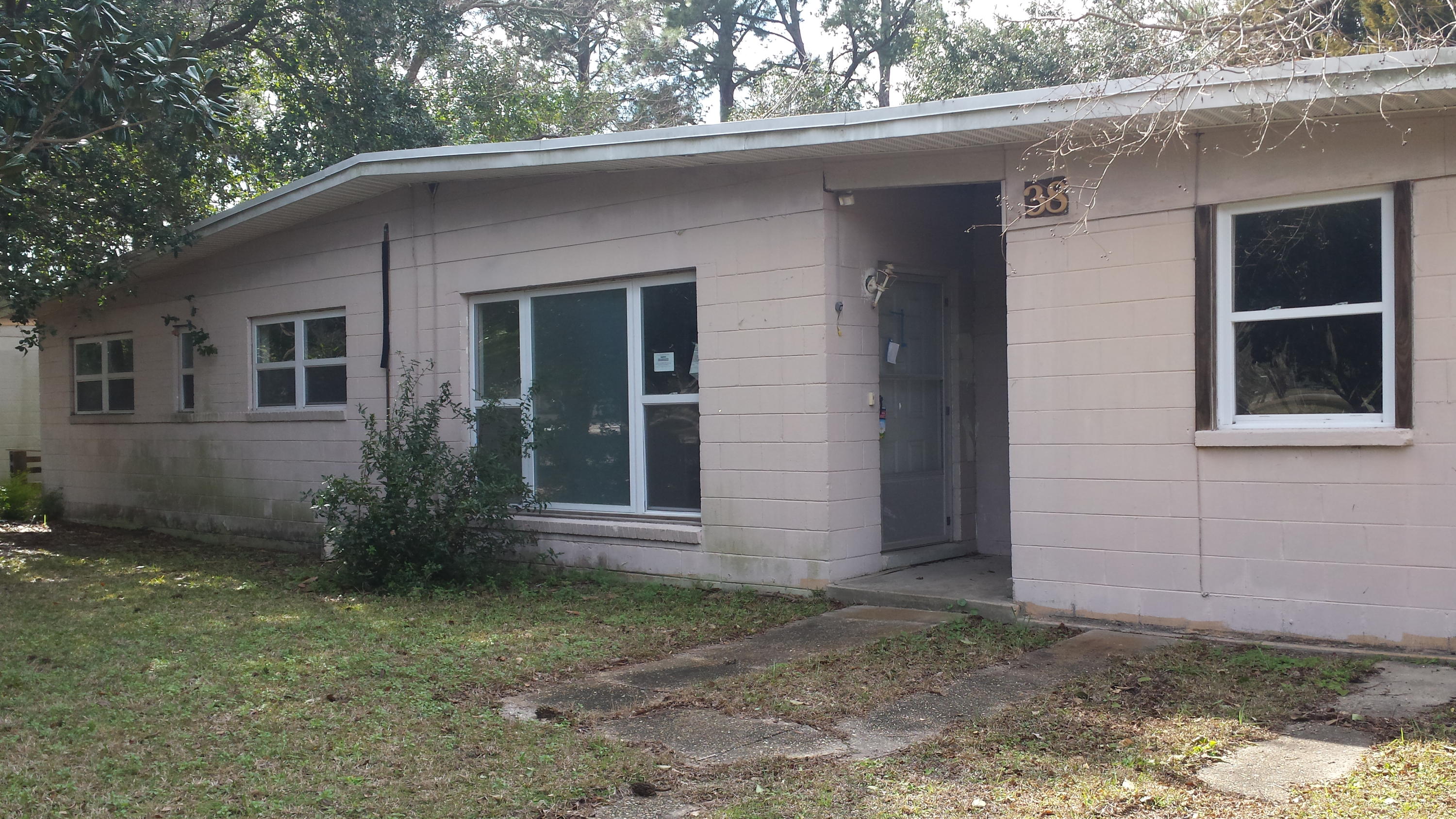 Be All That You Can Be. That is what you have the opportunity to do to this 3 Bedroom, 1.5 Bath home in a great neighborhood. This home also features two living areas with a Living Room and a large Family Room with a Fireplace. There is also a Utility Room for your convenience. Buyer(s) to verify all information and measurements. This is a Fannie Mae HomePath property.
