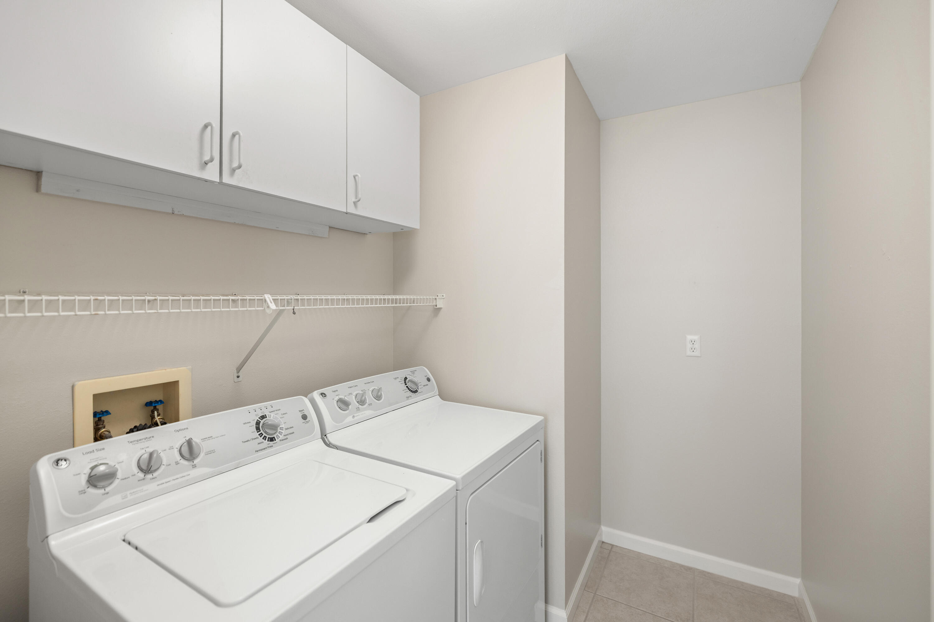 CEDAR RIDGE - Residential