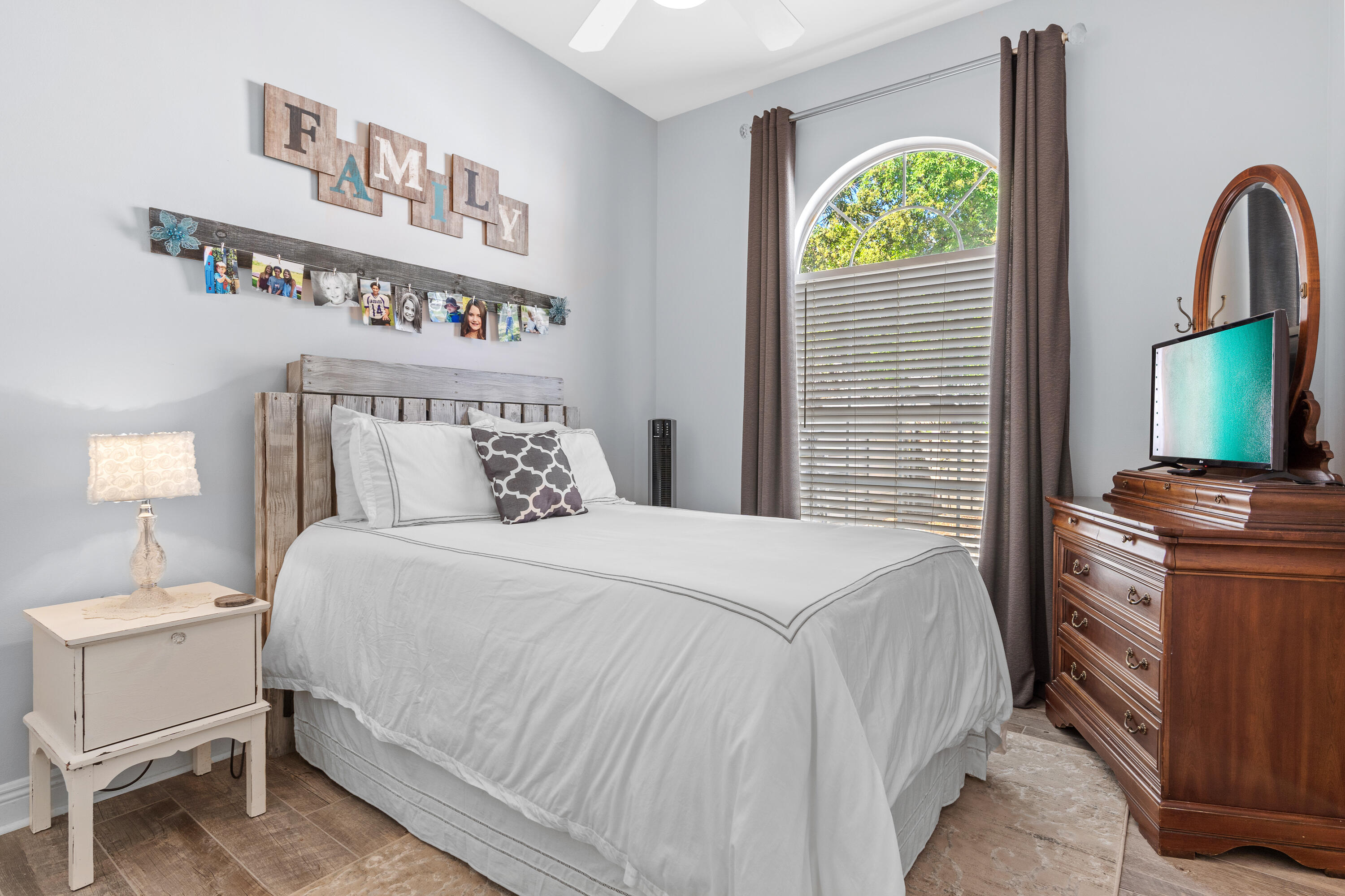 WINDSOR FOREST - Residential