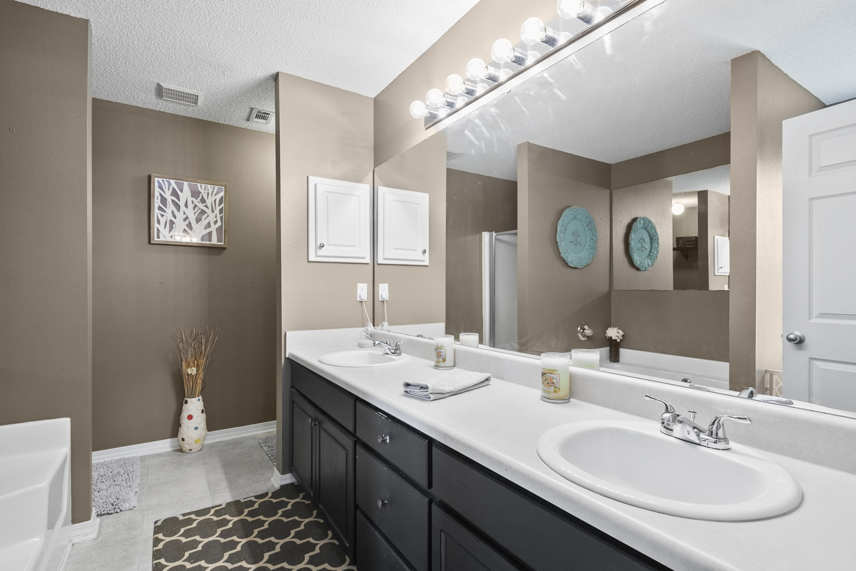 VICTORIAN VILLAGE - Residential