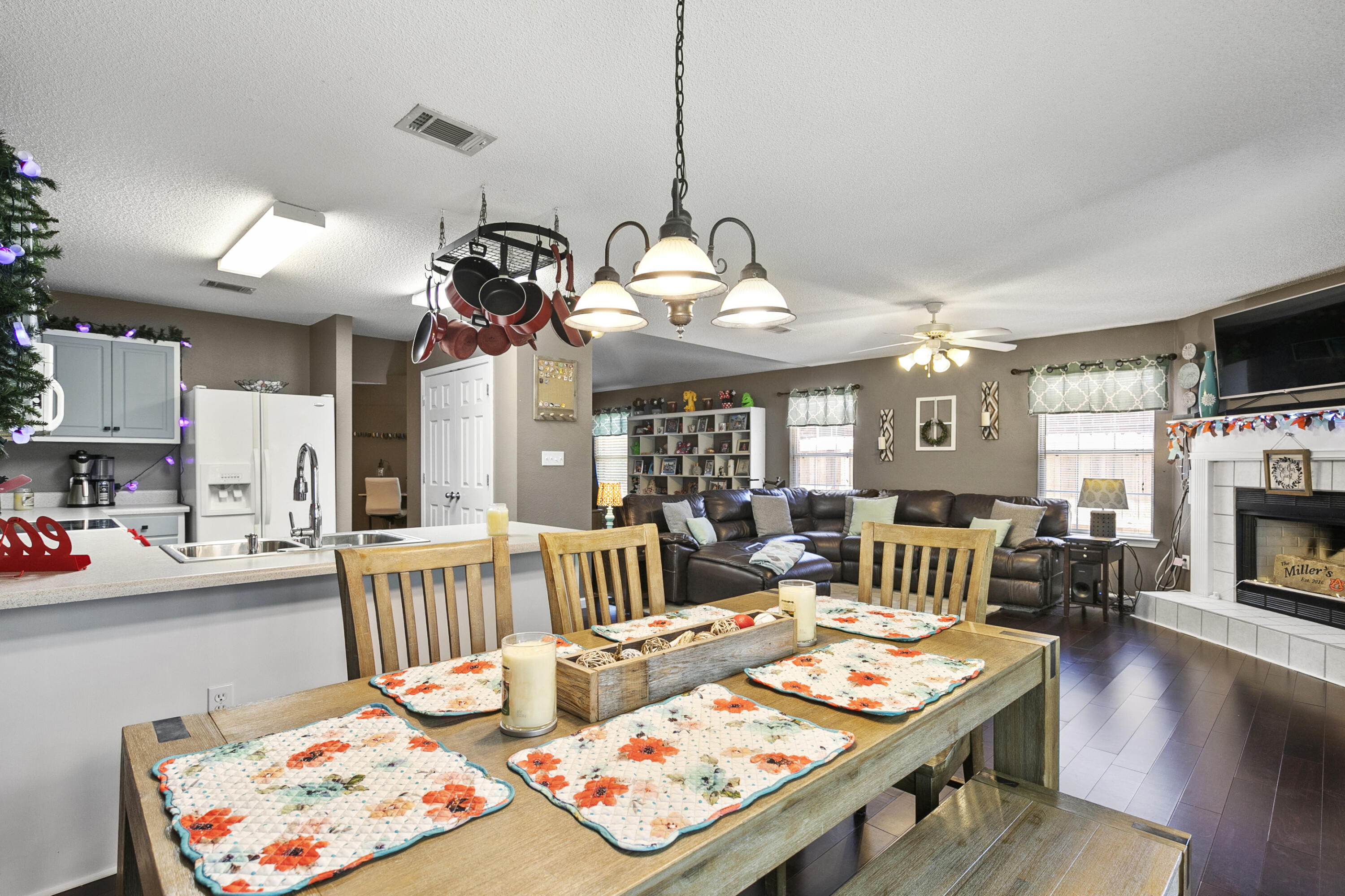 VICTORIAN VILLAGE - Residential