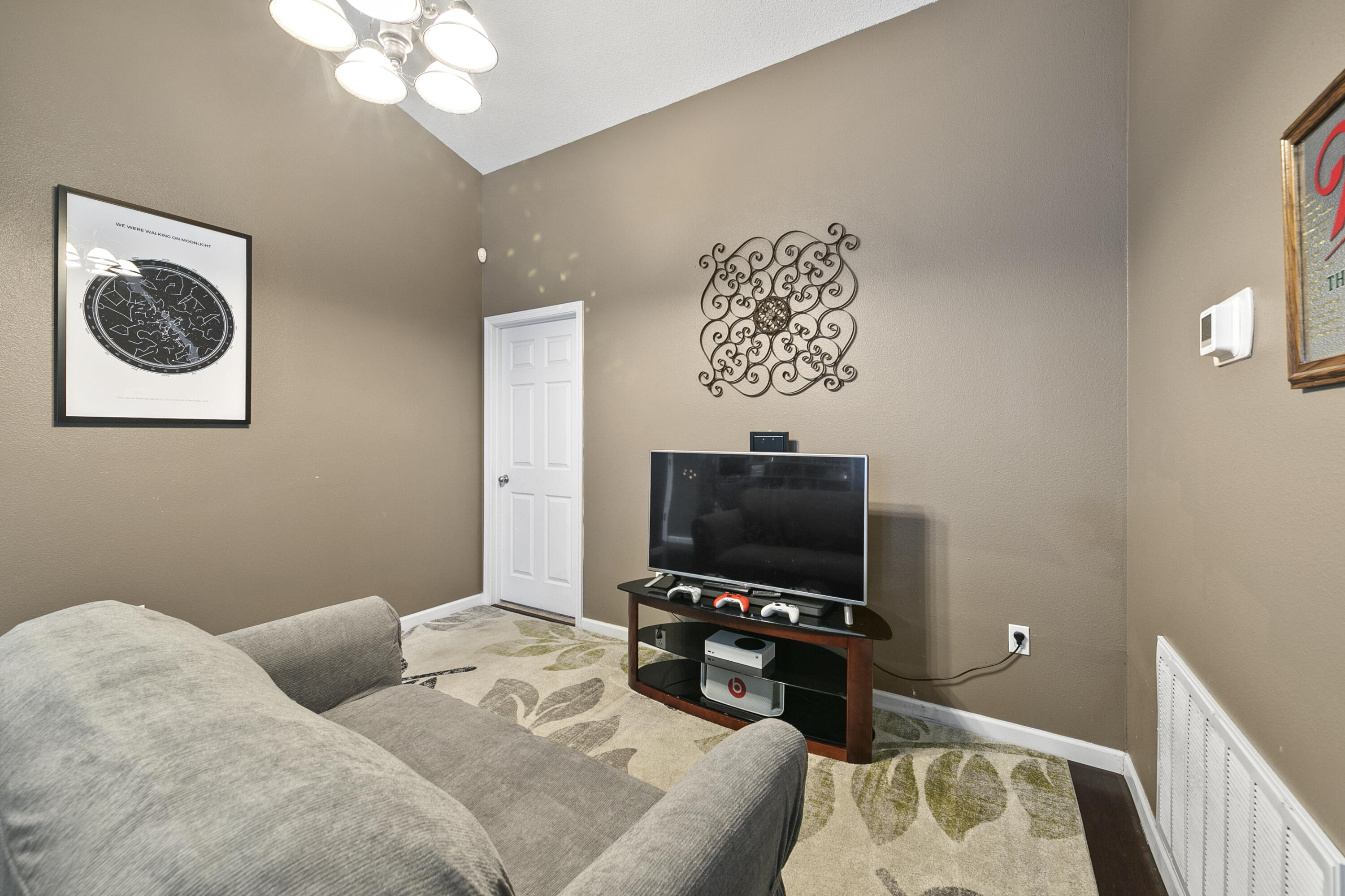 VICTORIAN VILLAGE - Residential