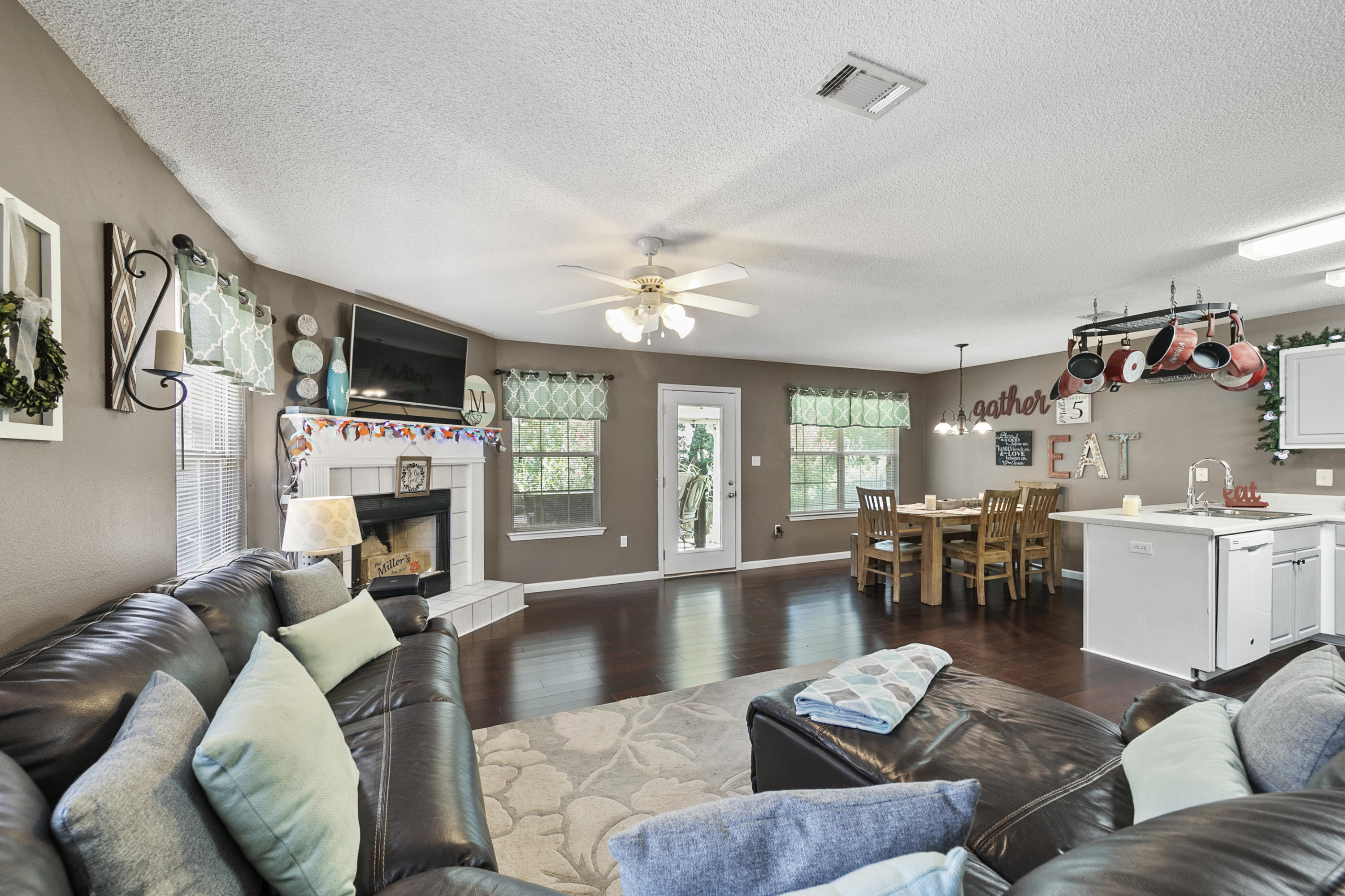 VICTORIAN VILLAGE - Residential