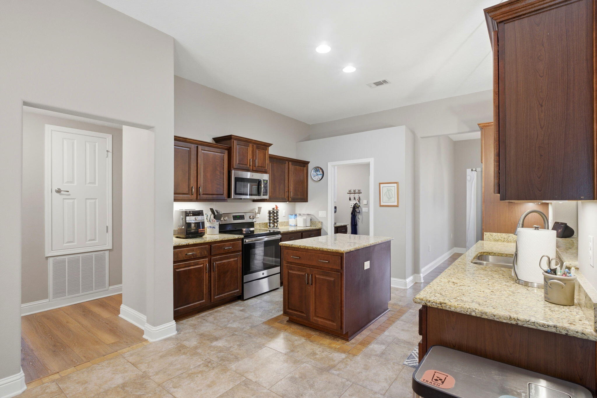 HOLLEY BY THE SEA - Residential