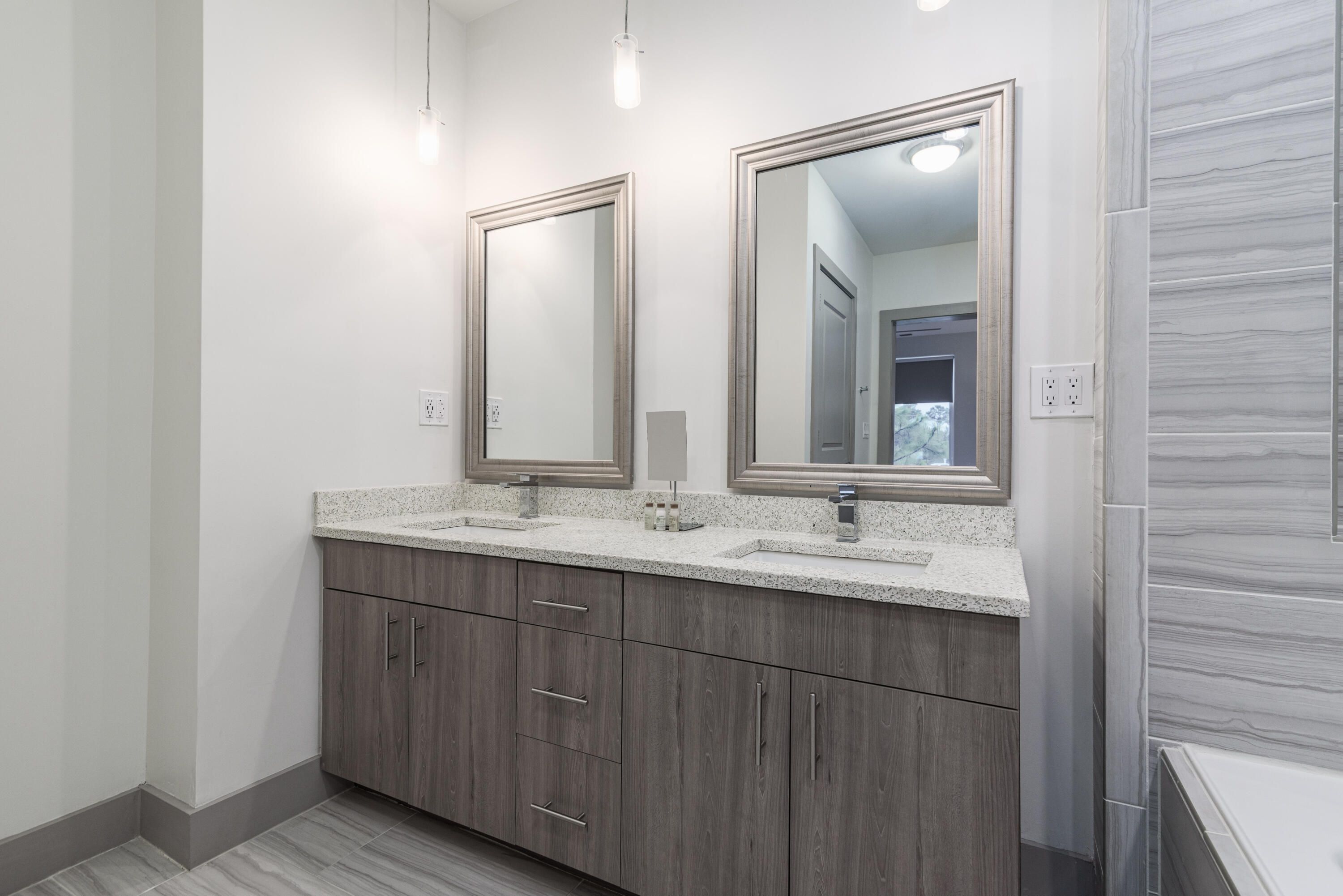 THE POINTE CONDOMINIUM - Residential