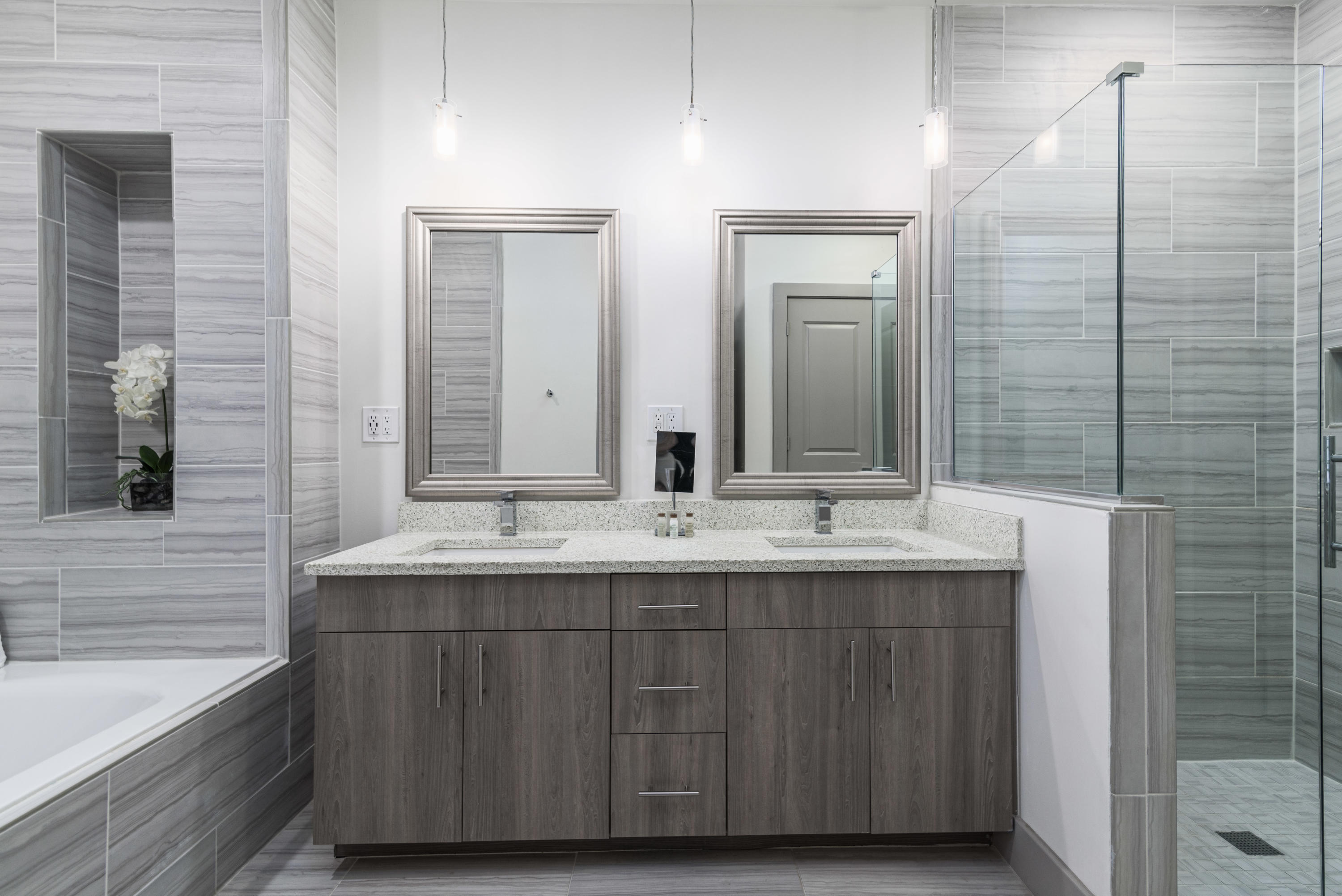 THE POINTE CONDOMINIUM - Residential