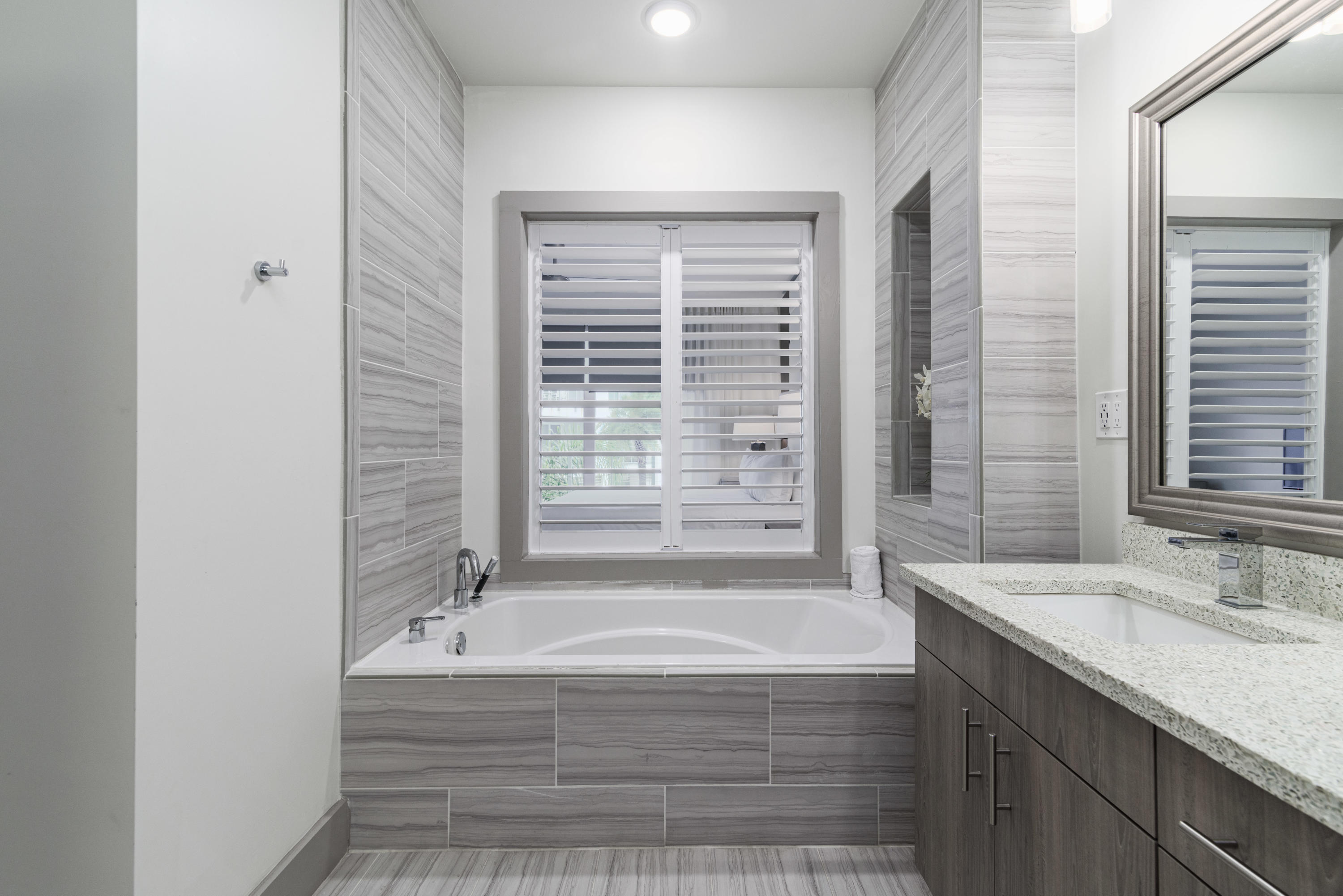 THE POINTE CONDOMINIUM - Residential