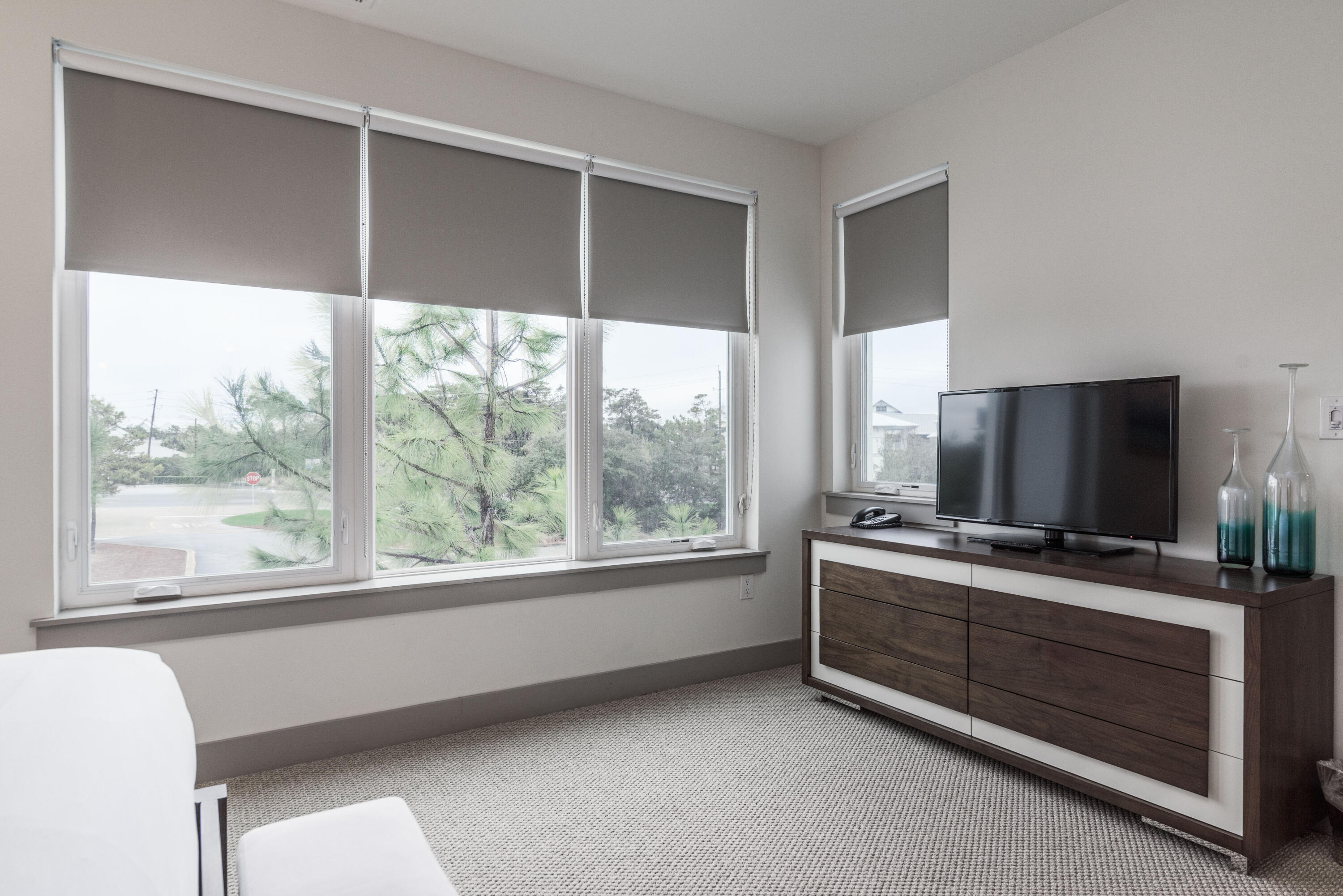 THE POINTE CONDOMINIUM - Residential