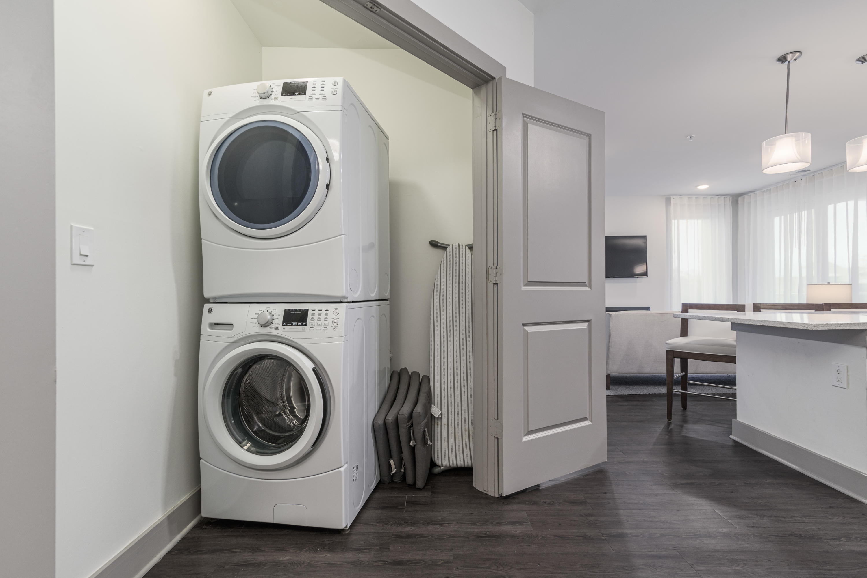 THE POINTE CONDOMINIUM - Residential